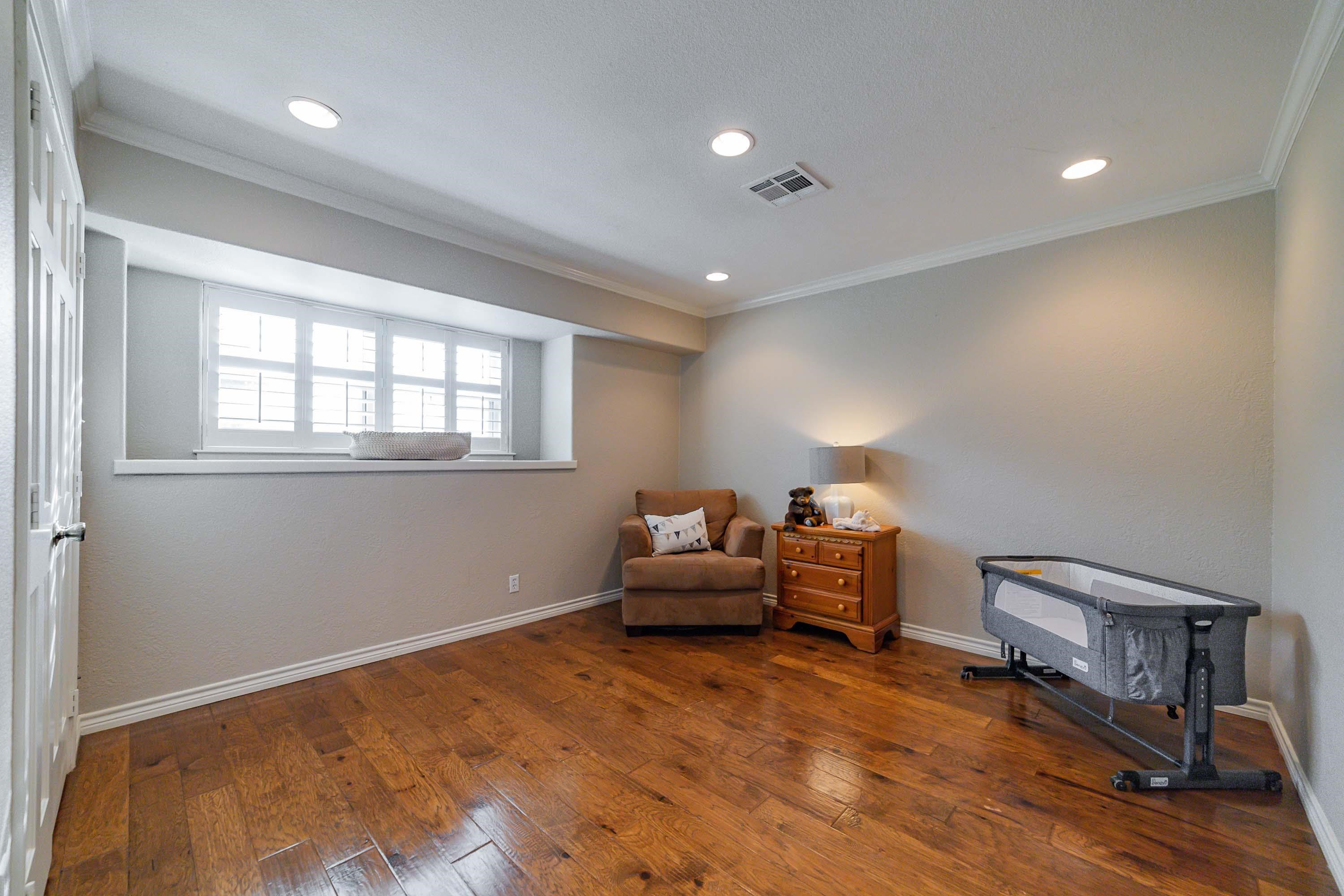 700 N Hill Street Property Photo 16
