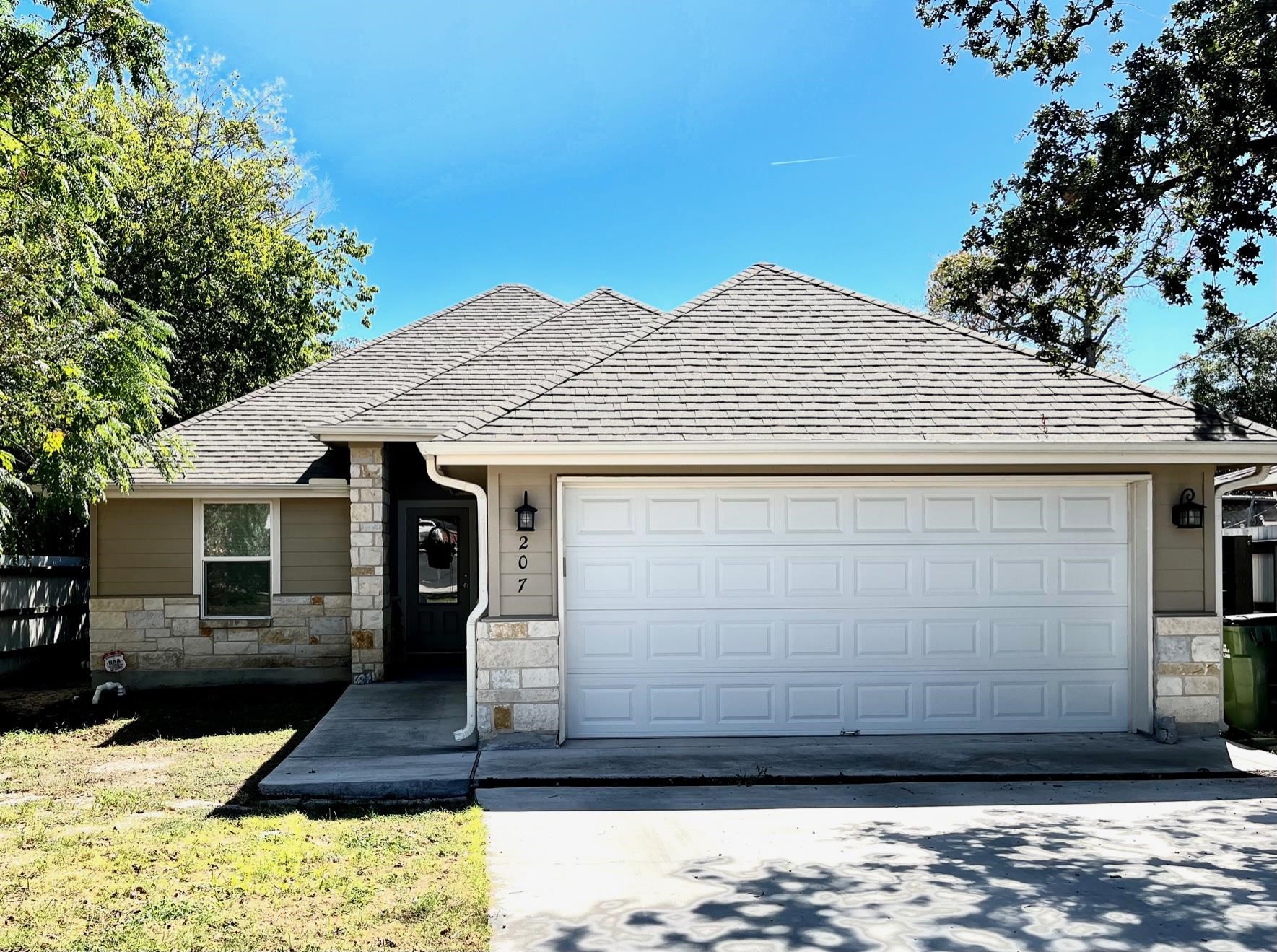 207 E Brier Property Photo 1