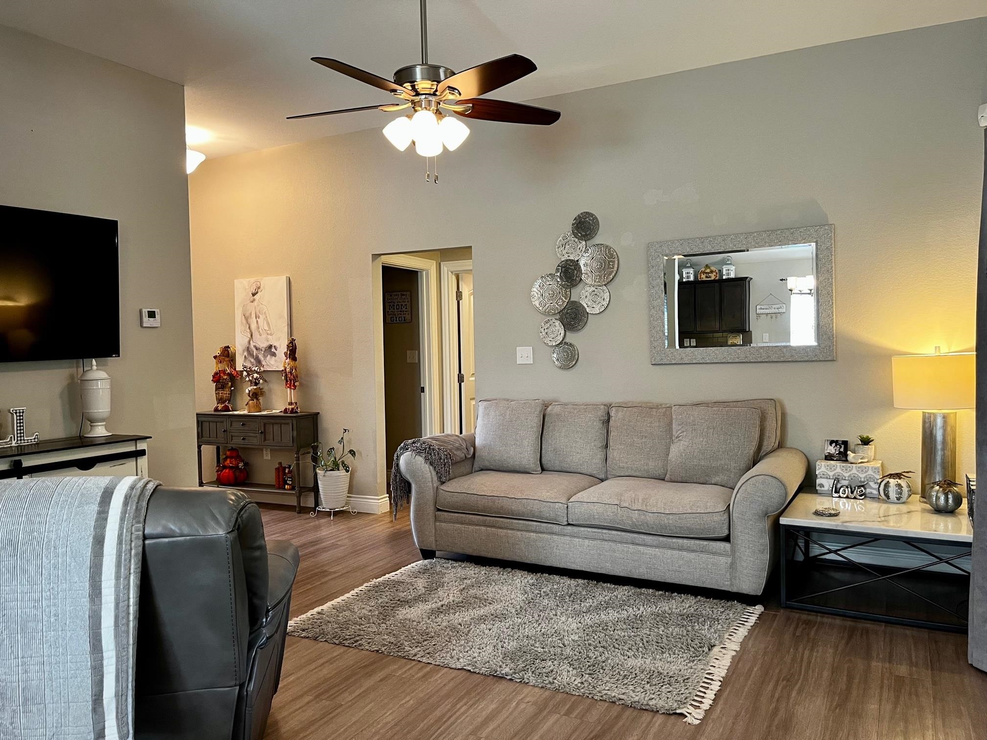207 E Brier Property Photo 8