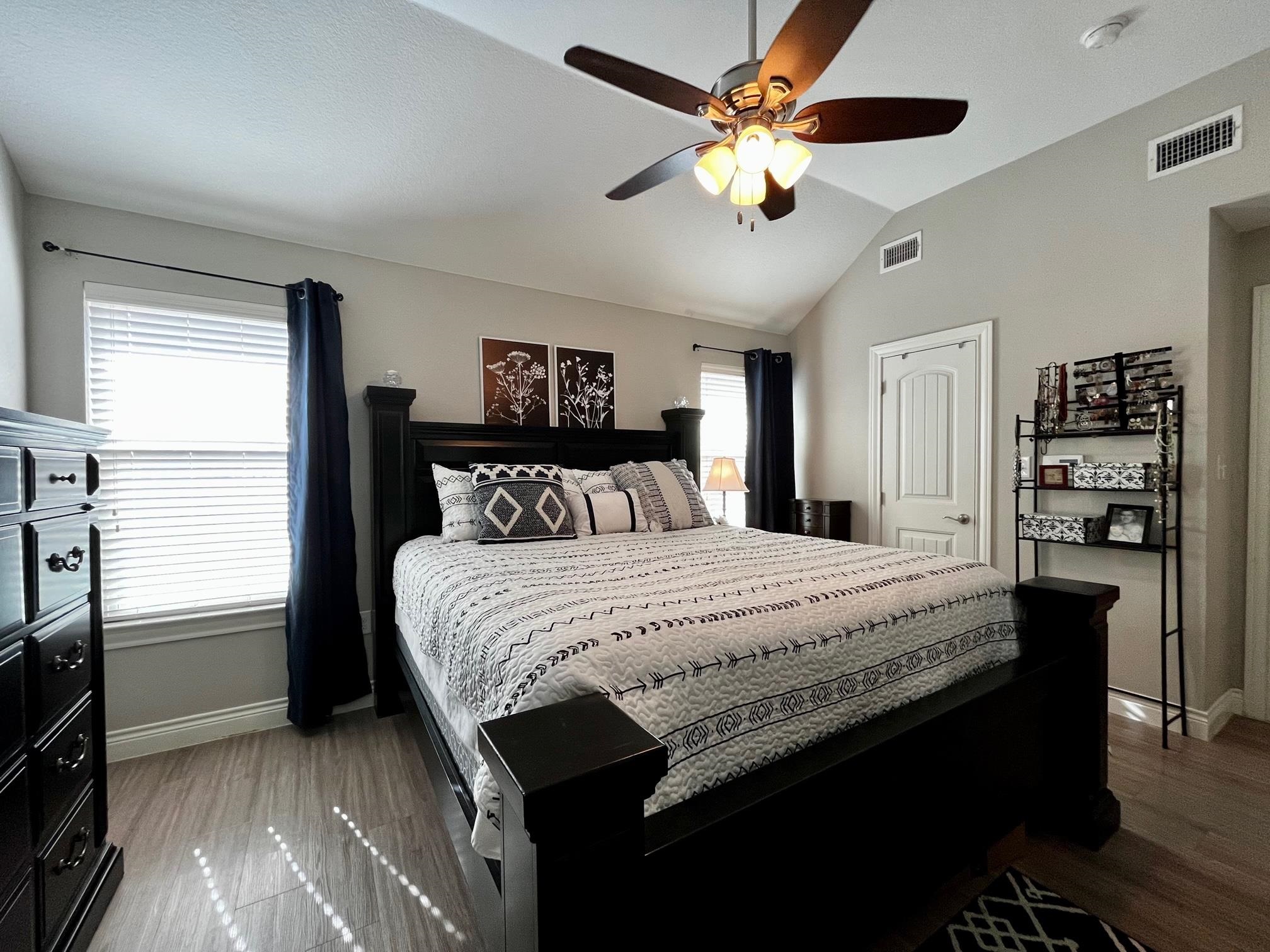 207 E Brier Property Photo 14