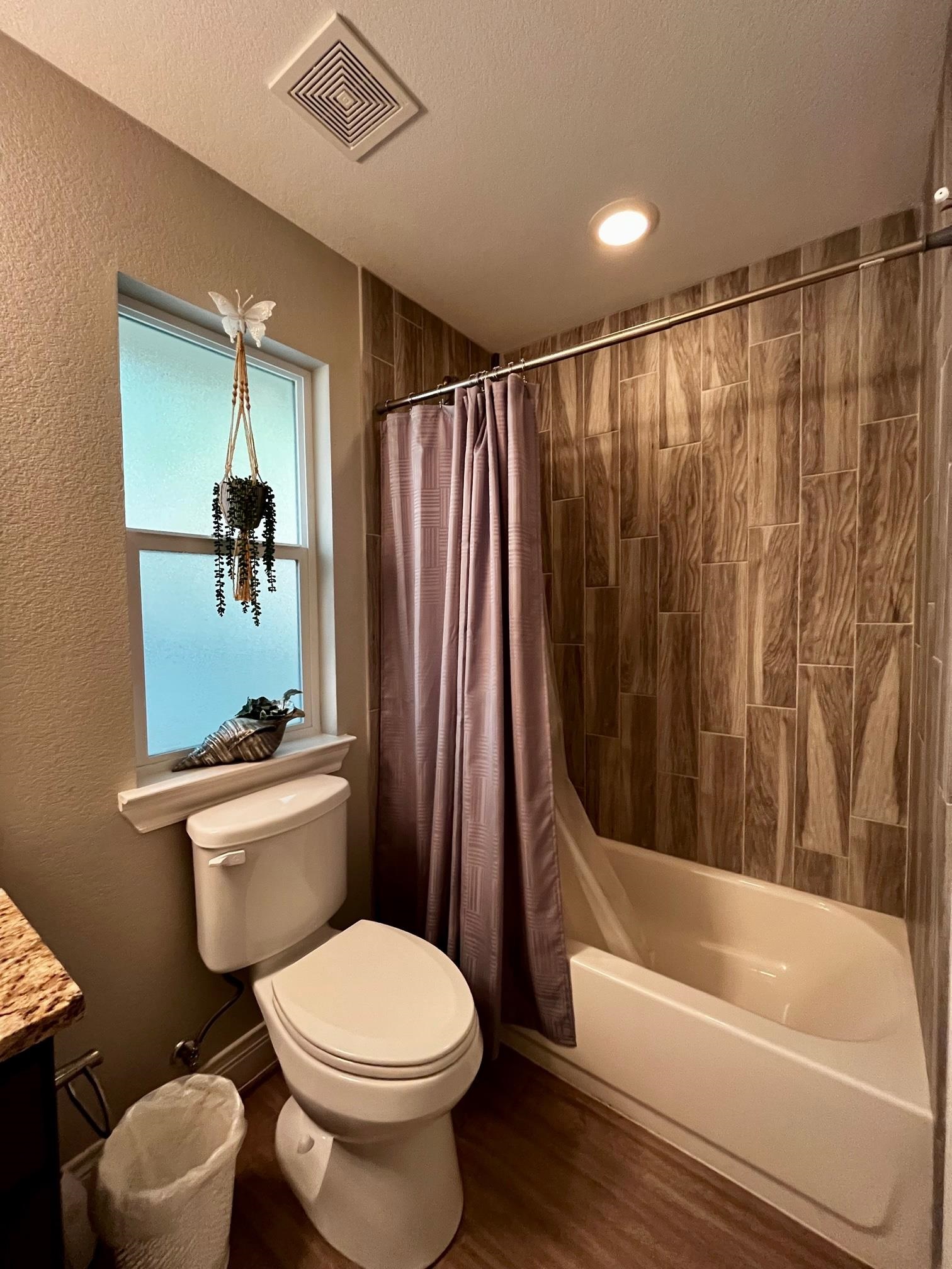 207 E Brier Property Photo 17