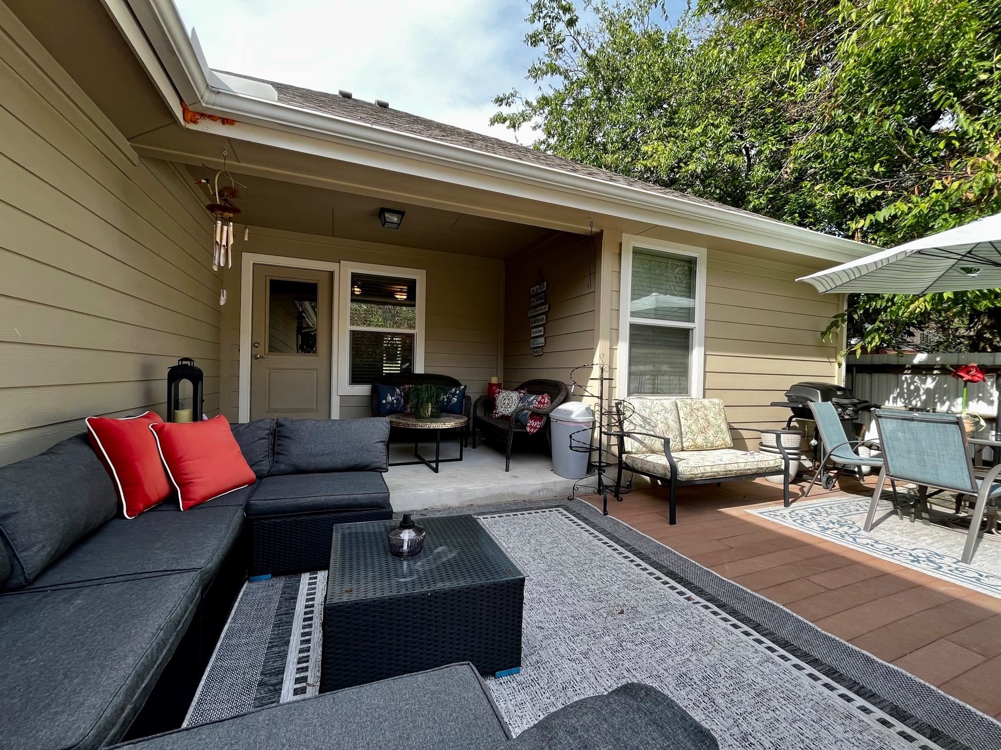 207 E Brier Property Photo 23