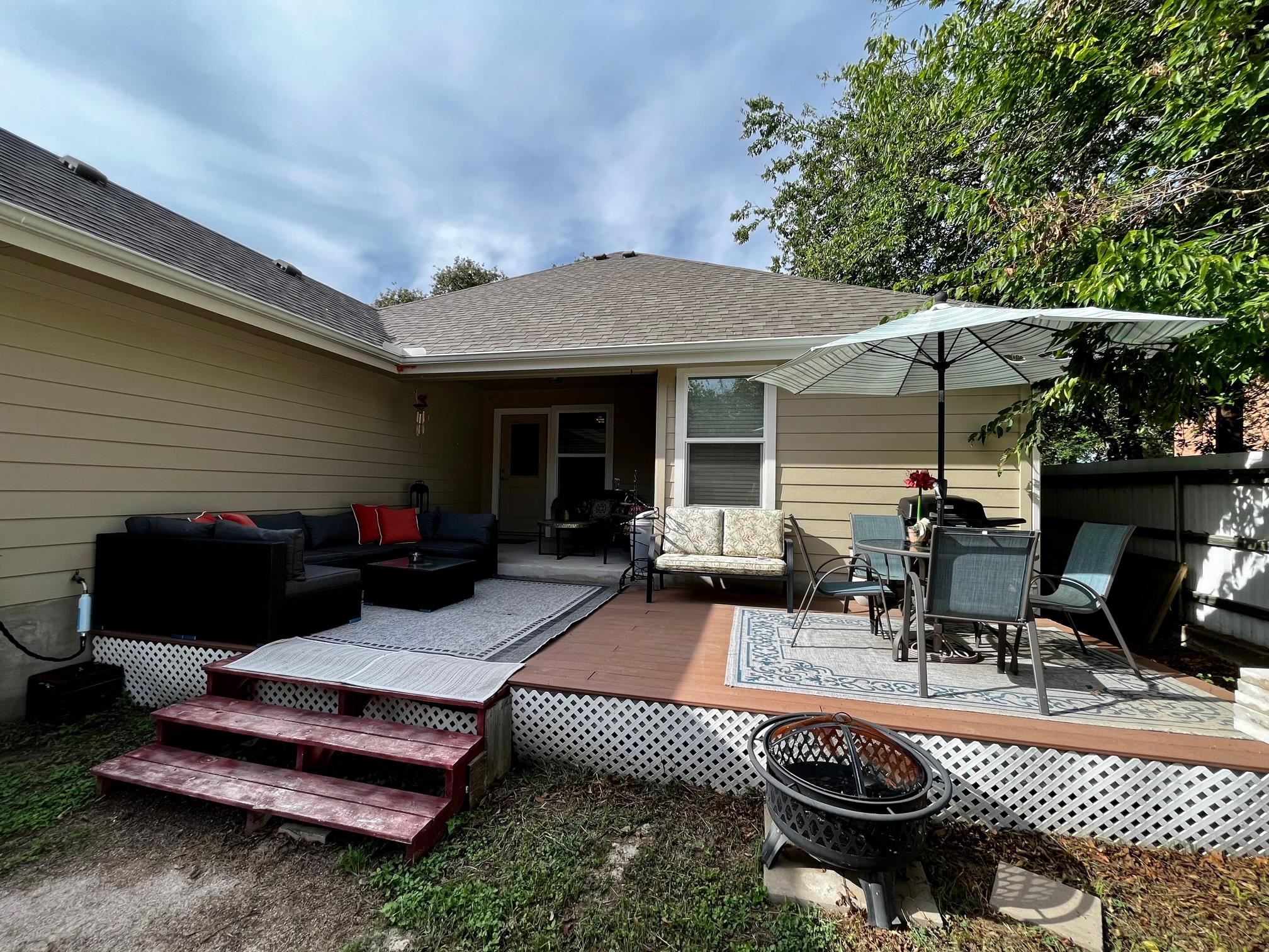 207 E Brier Property Photo 24