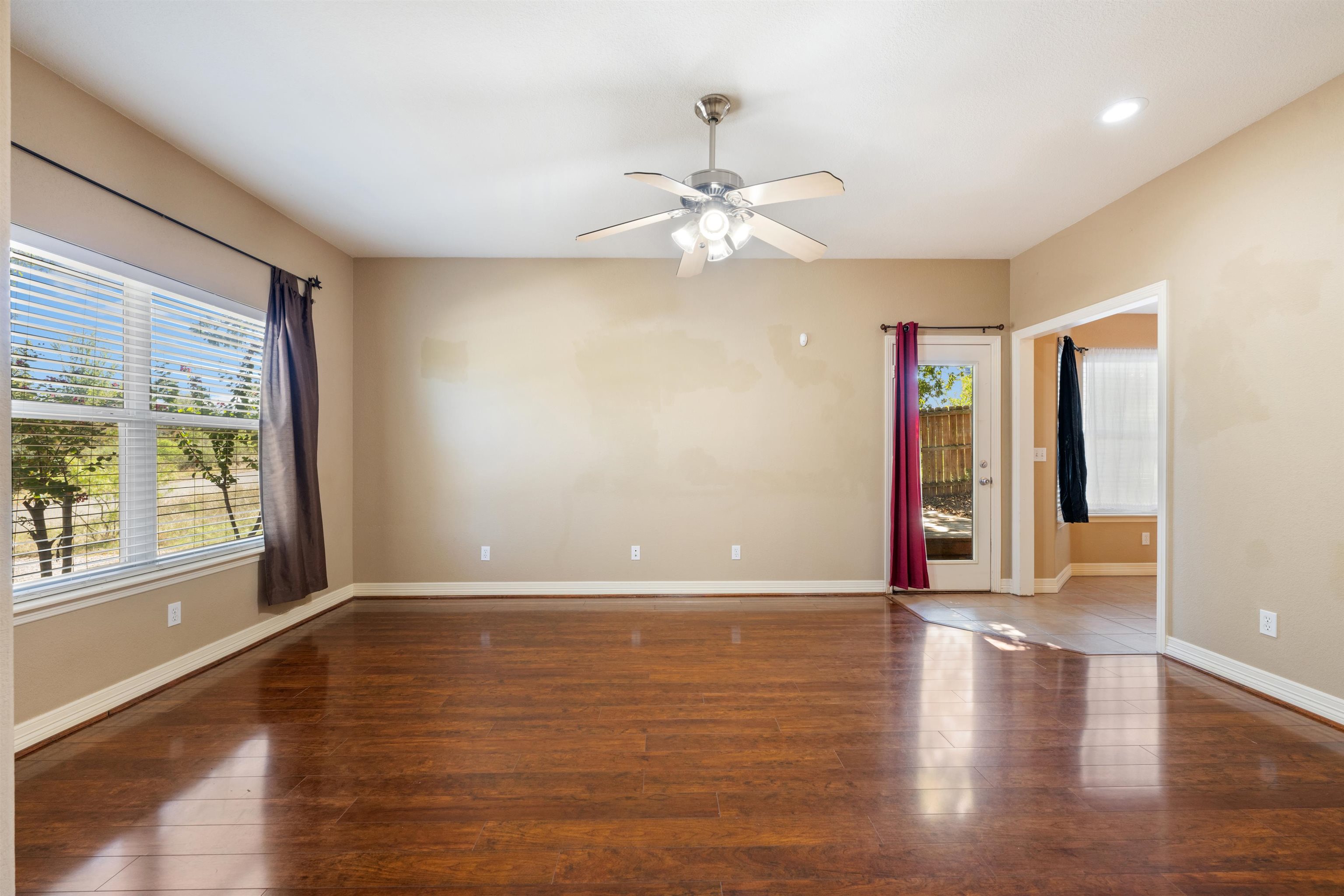 806 Pine Lane Property Photo 6