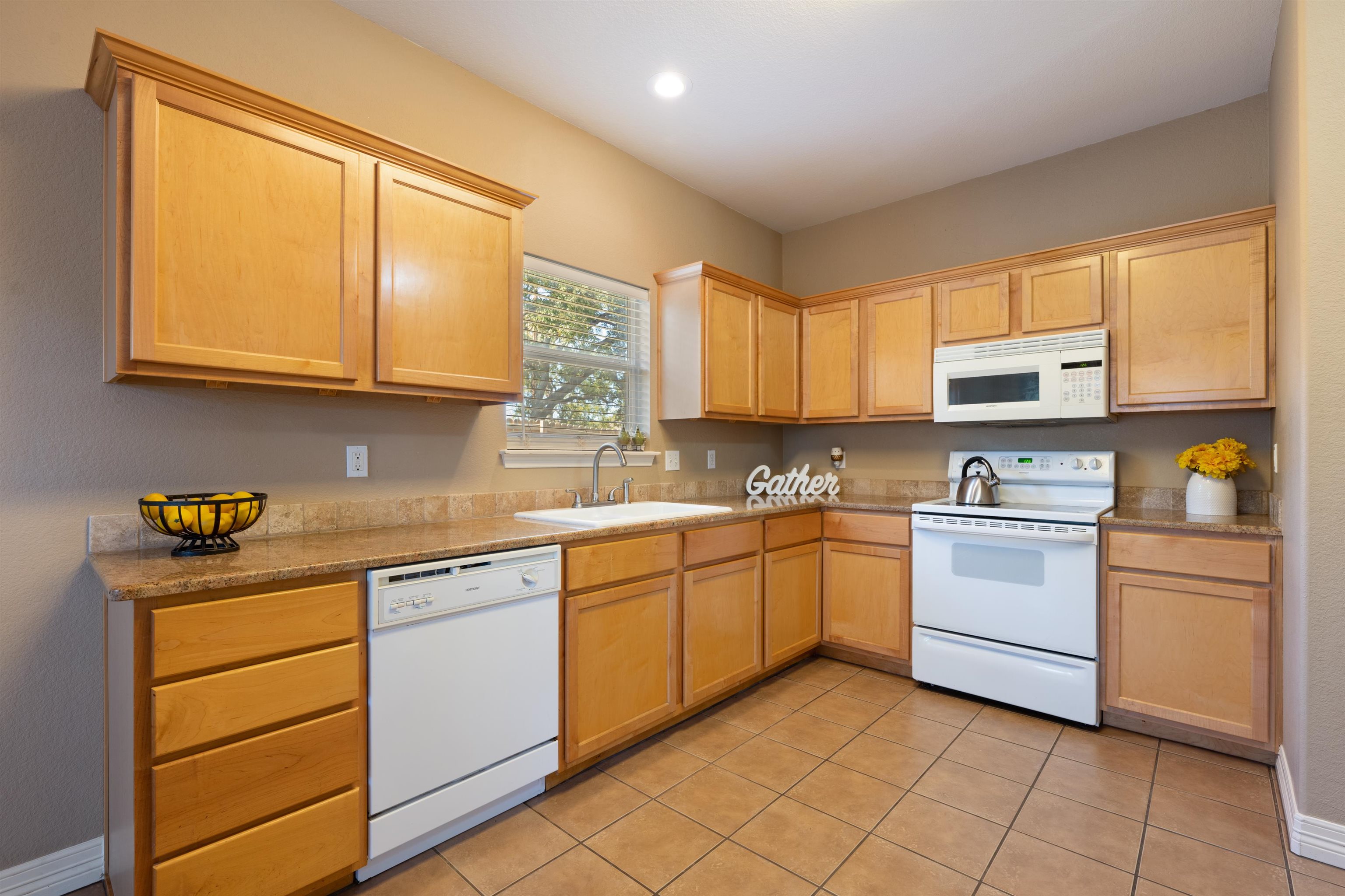 806 Pine Lane Property Photo 7