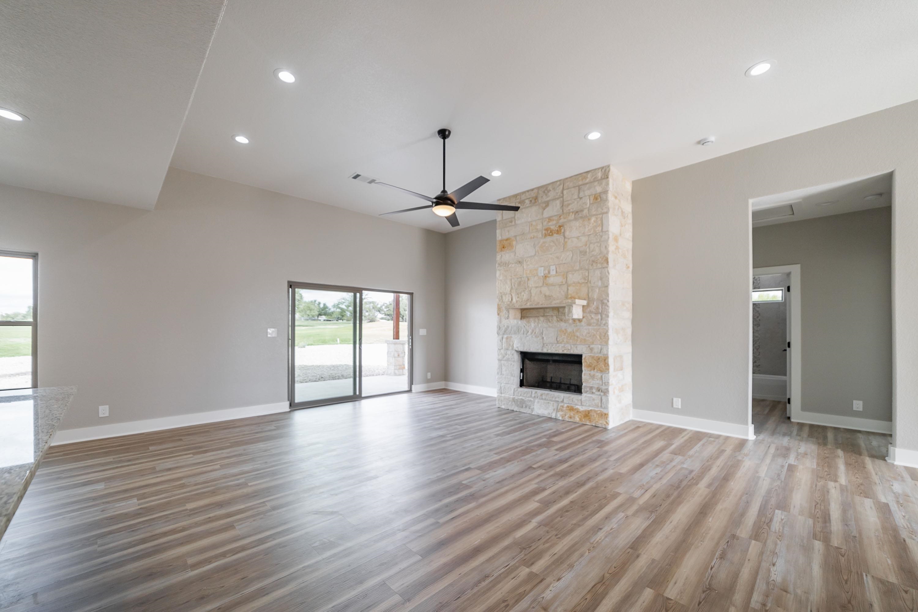 214 Oak Grove Parkway Property Photo 6