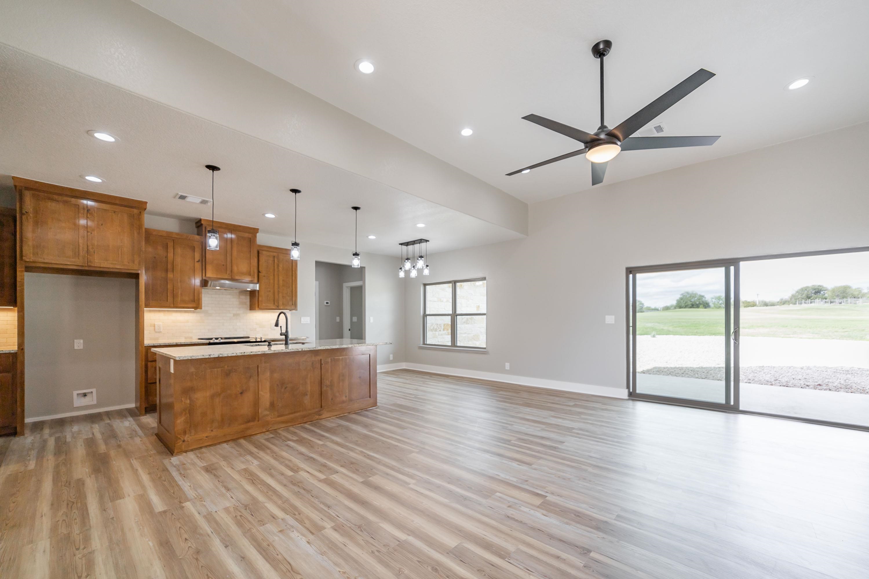 214 Oak Grove Parkway Property Photo 8
