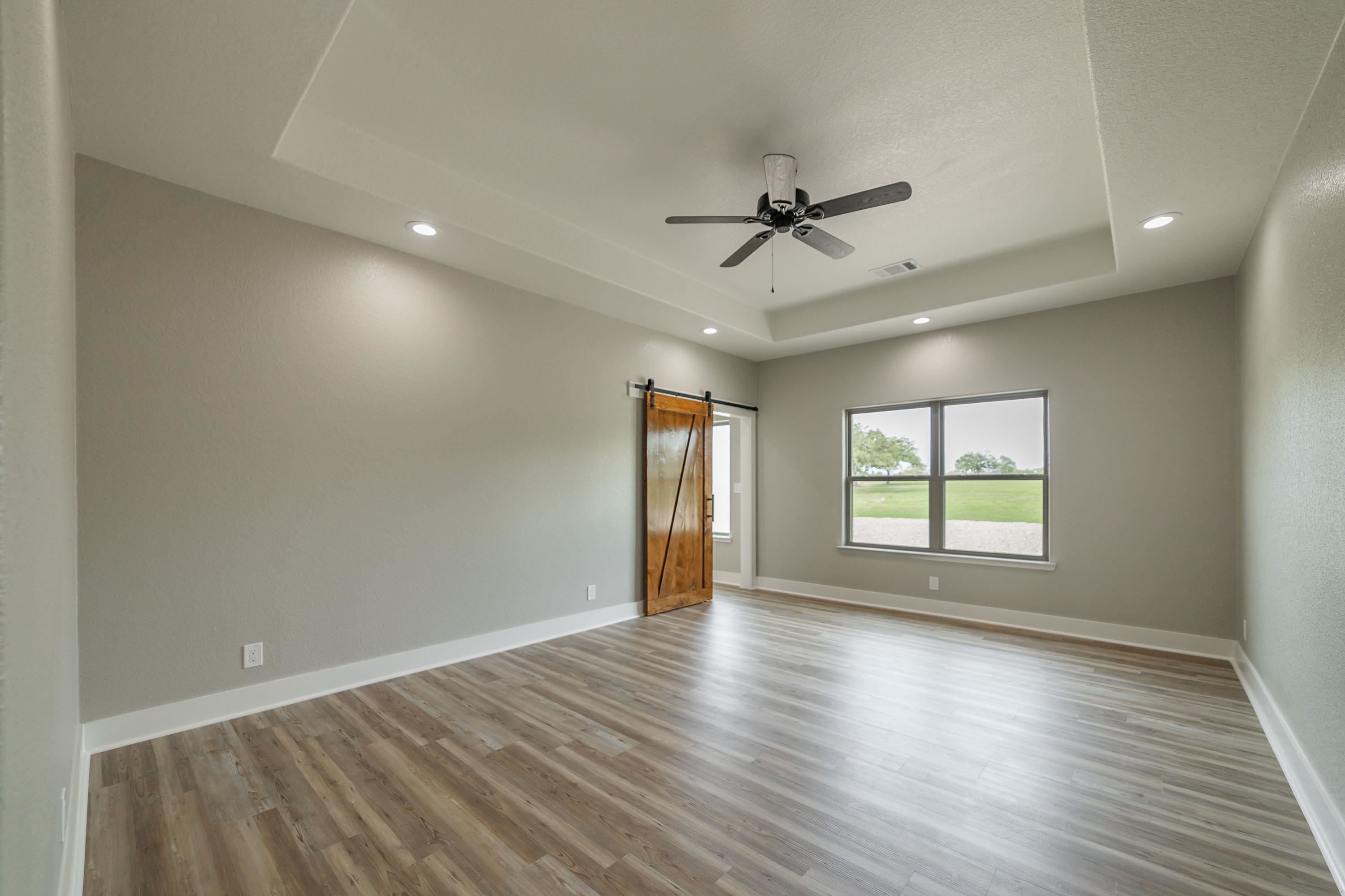 214 Oak Grove Parkway Property Photo 12