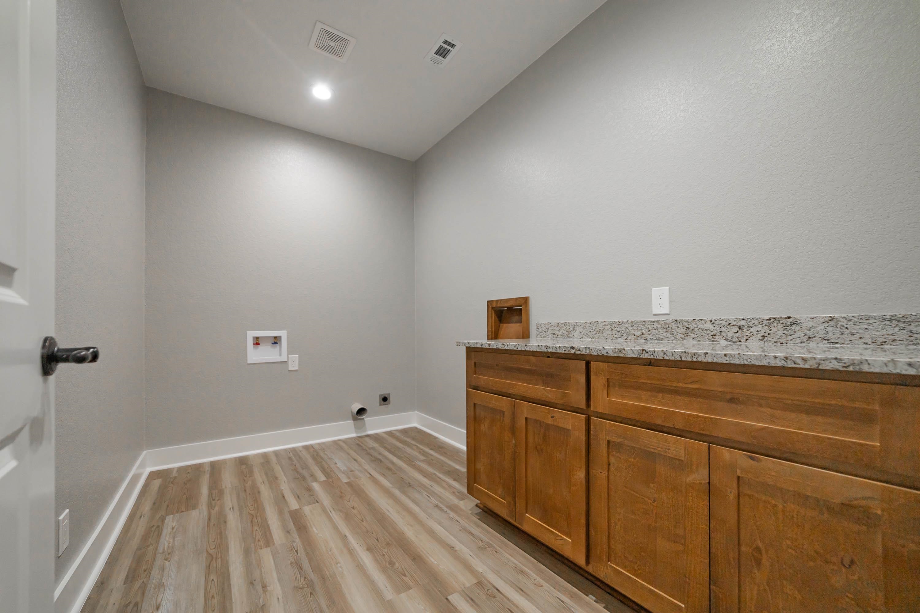 214 Oak Grove Parkway Property Photo 23