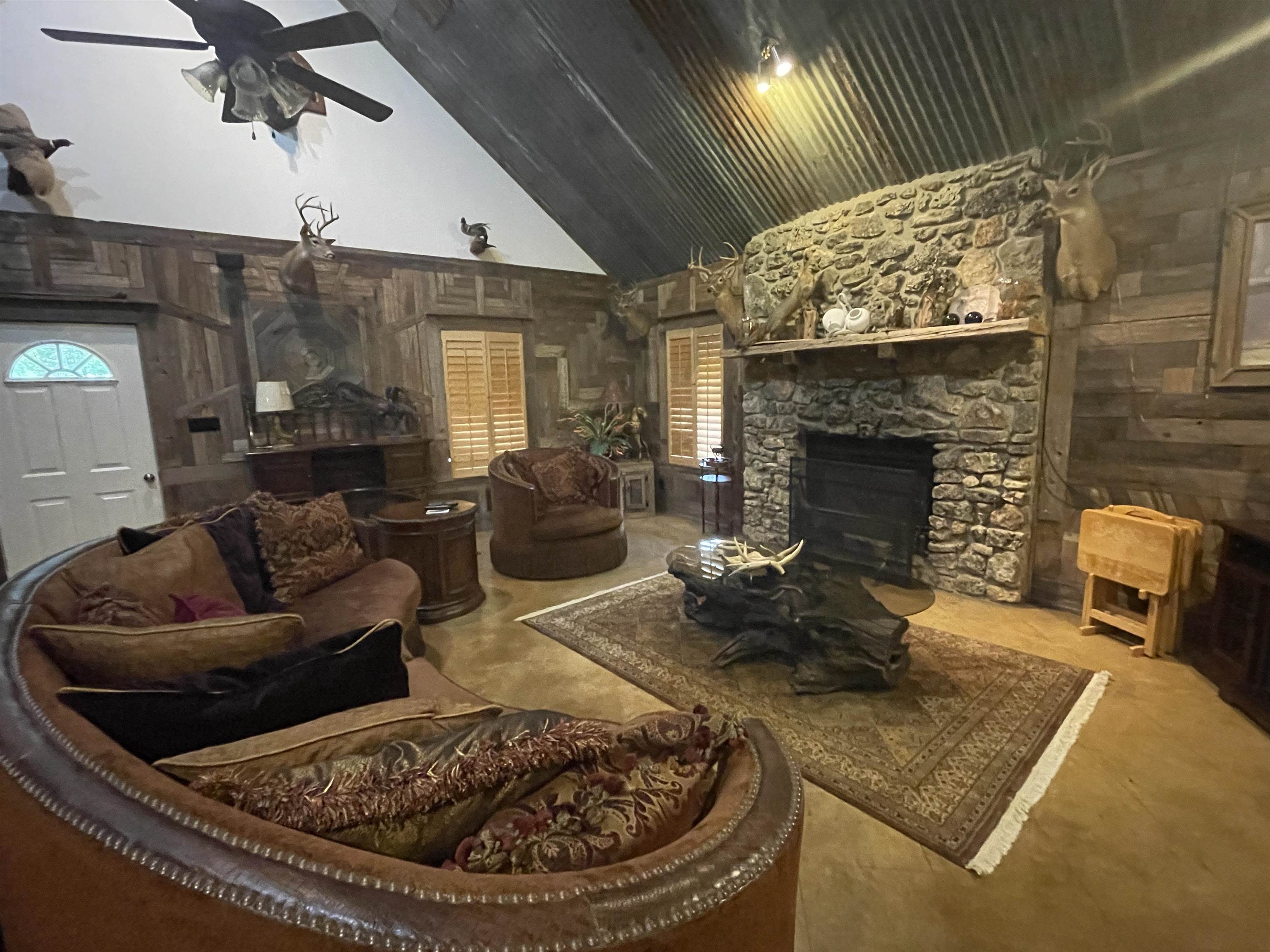 106 Riverbend Lane Property Photo 3