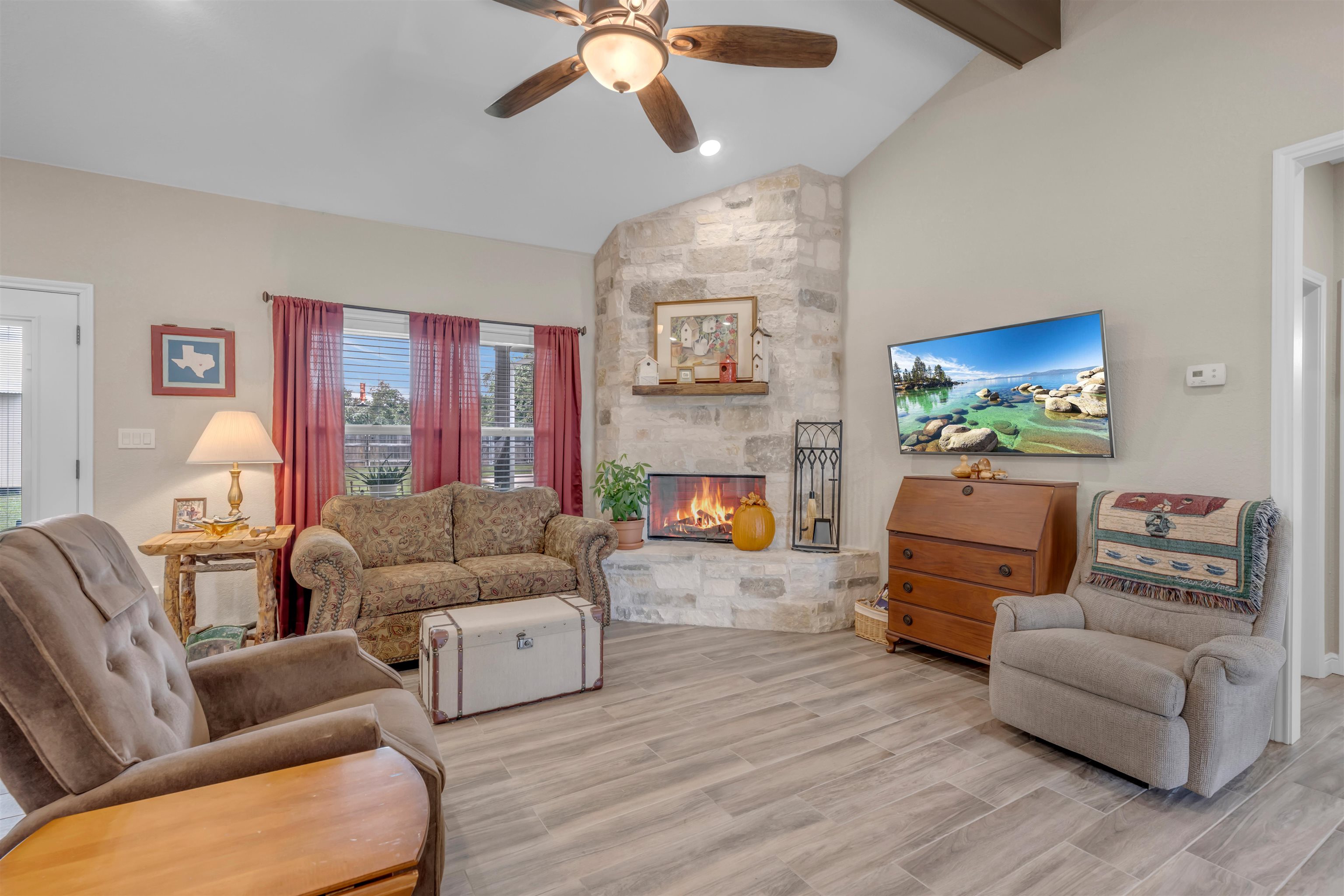 2101 River Oaks Dr. Property Photo 8