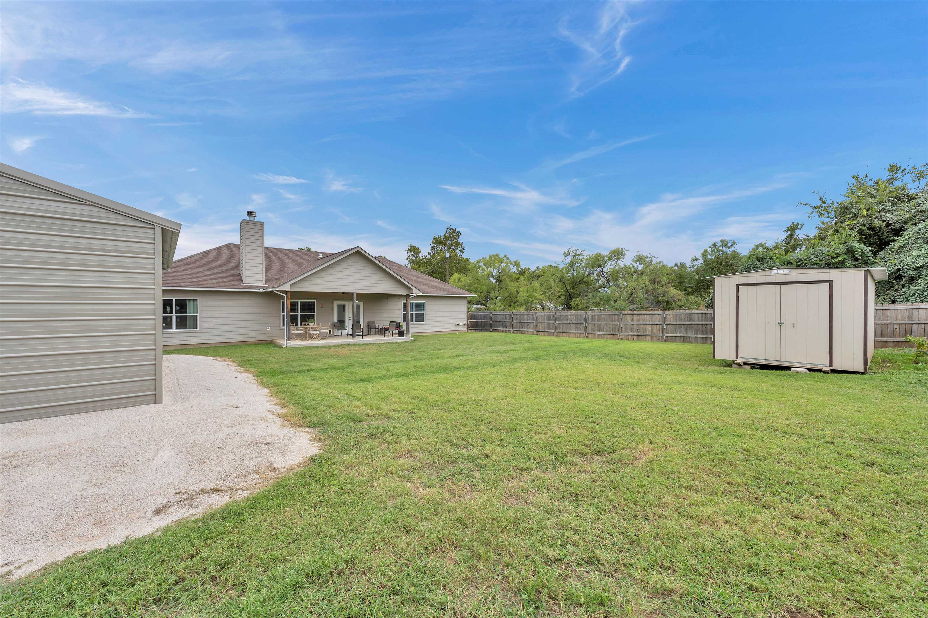 2101 River Oaks Dr. Property Photo 22