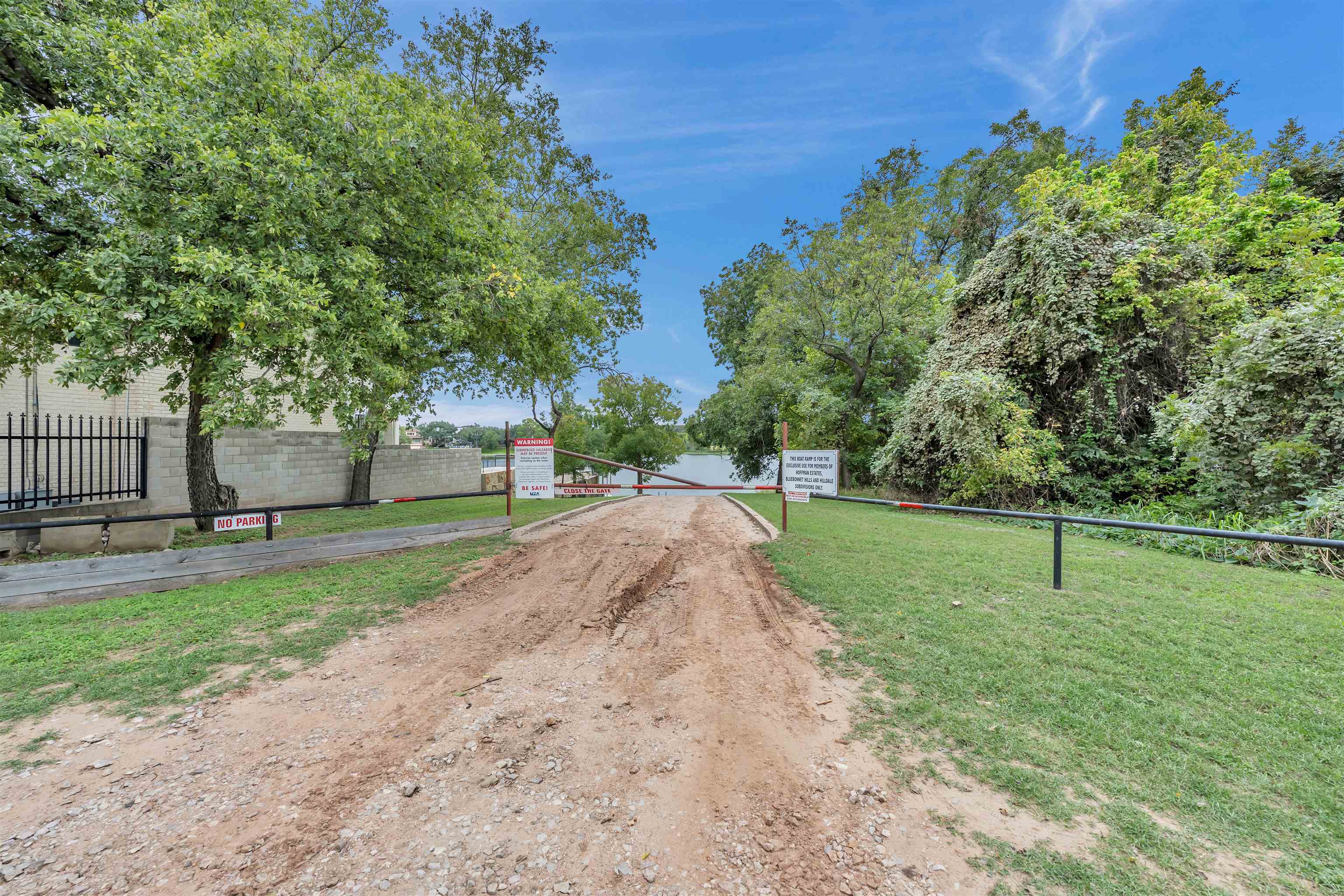 2101 River Oaks Dr. Property Photo 27