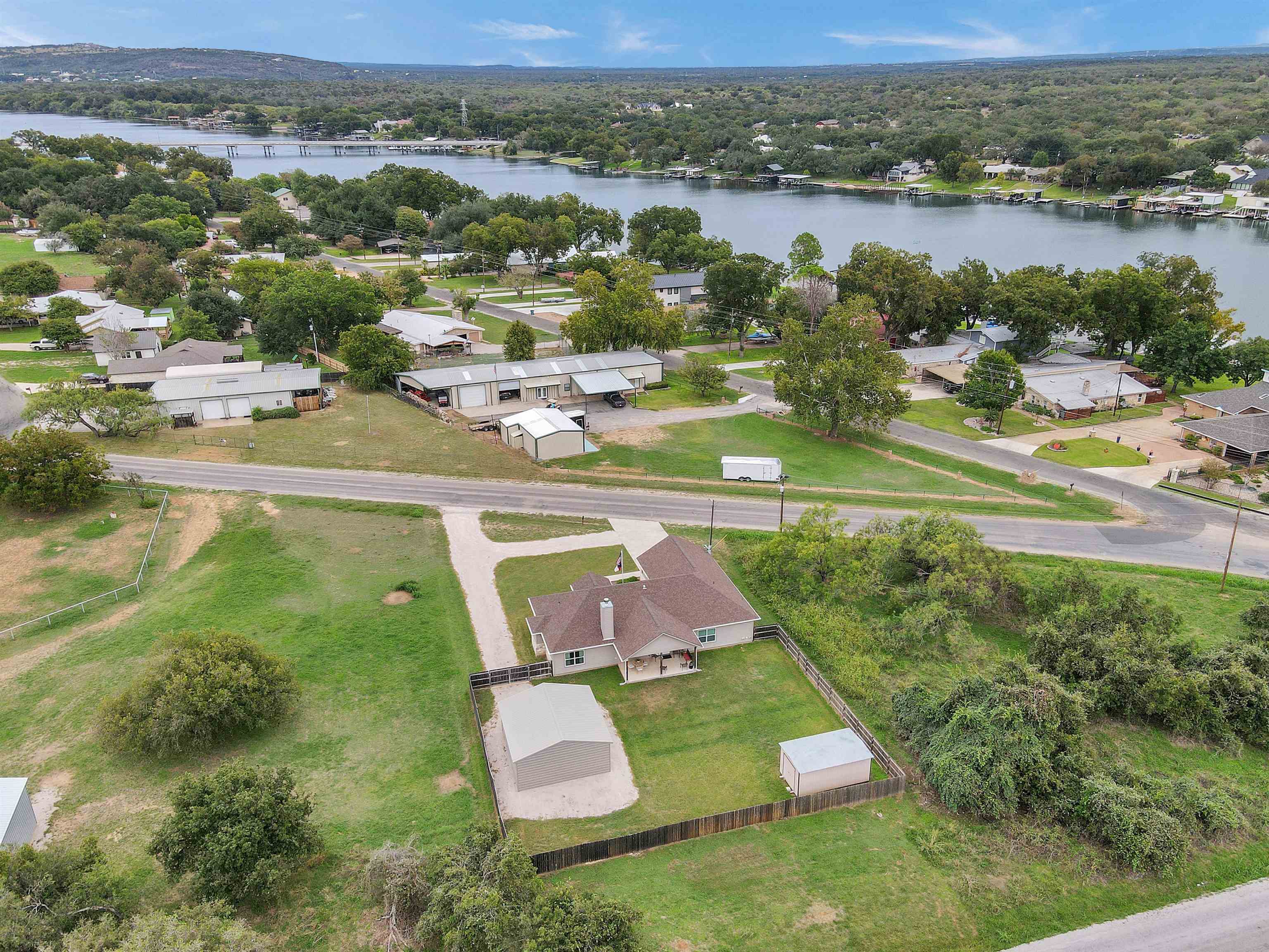 2101 River Oaks Dr. Property Photo 29