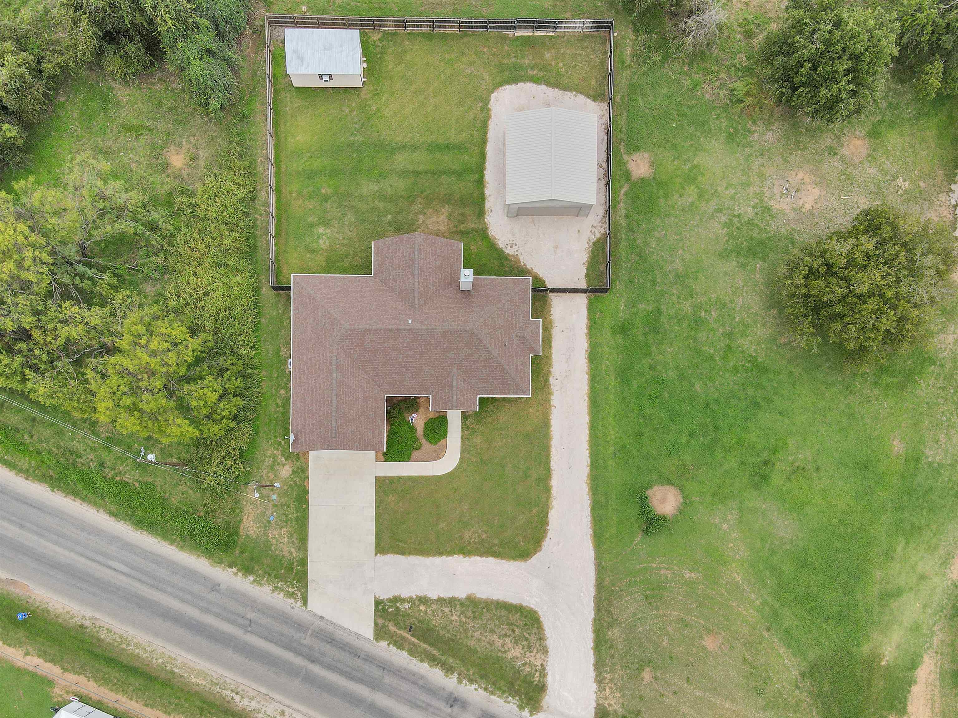 2101 River Oaks Dr. Property Photo 30