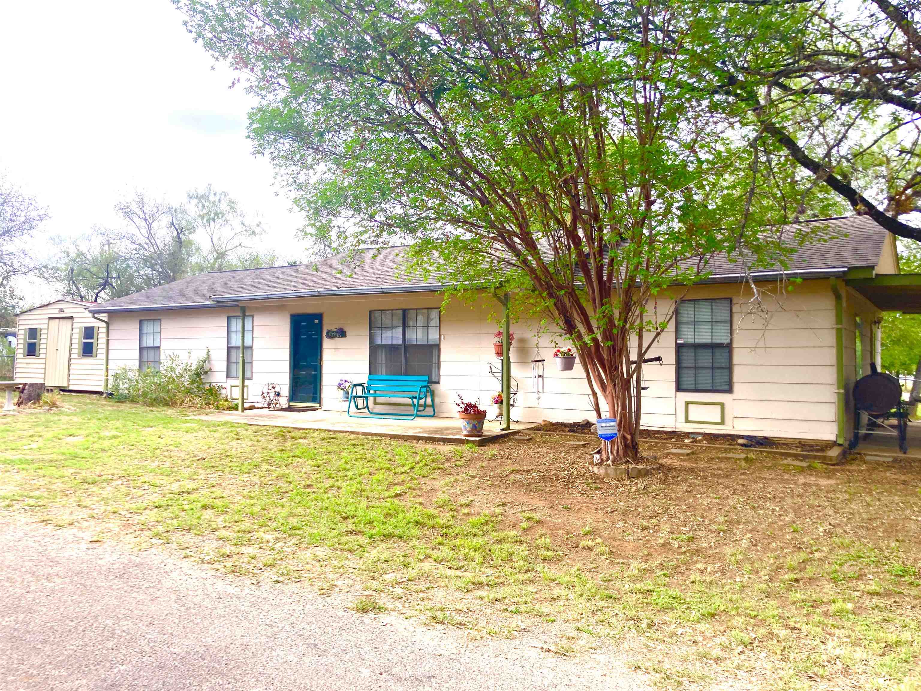 3914 Lakeview Property Photo 1