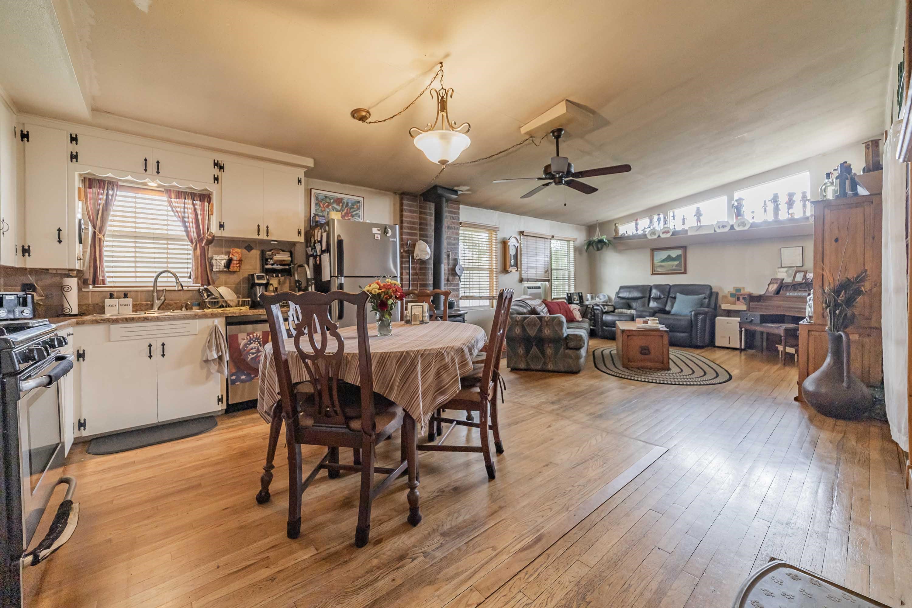 102 E Pine Street Property Photo 2
