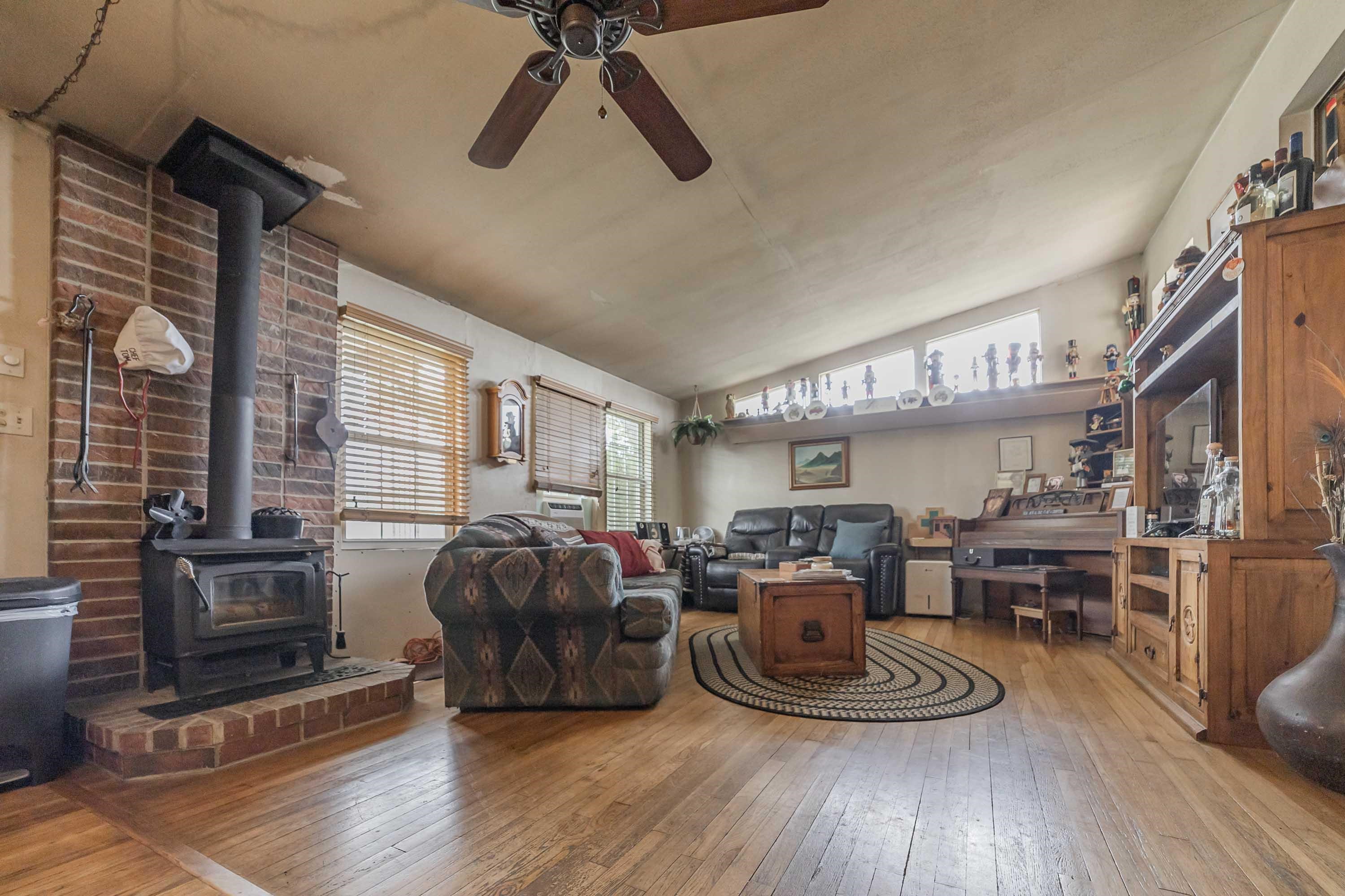 102 E Pine Street Property Photo 3