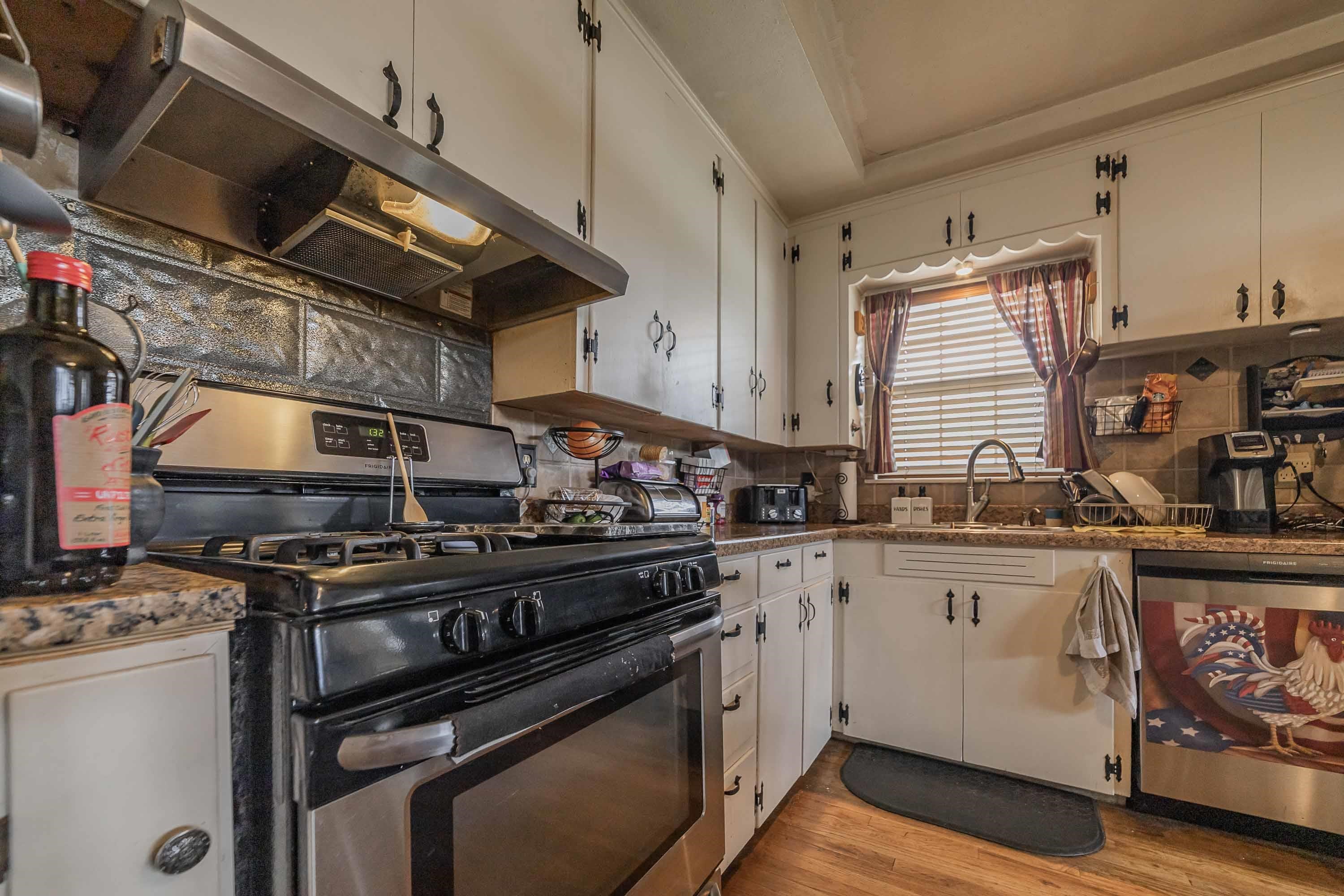 102 E Pine Street Property Photo 4