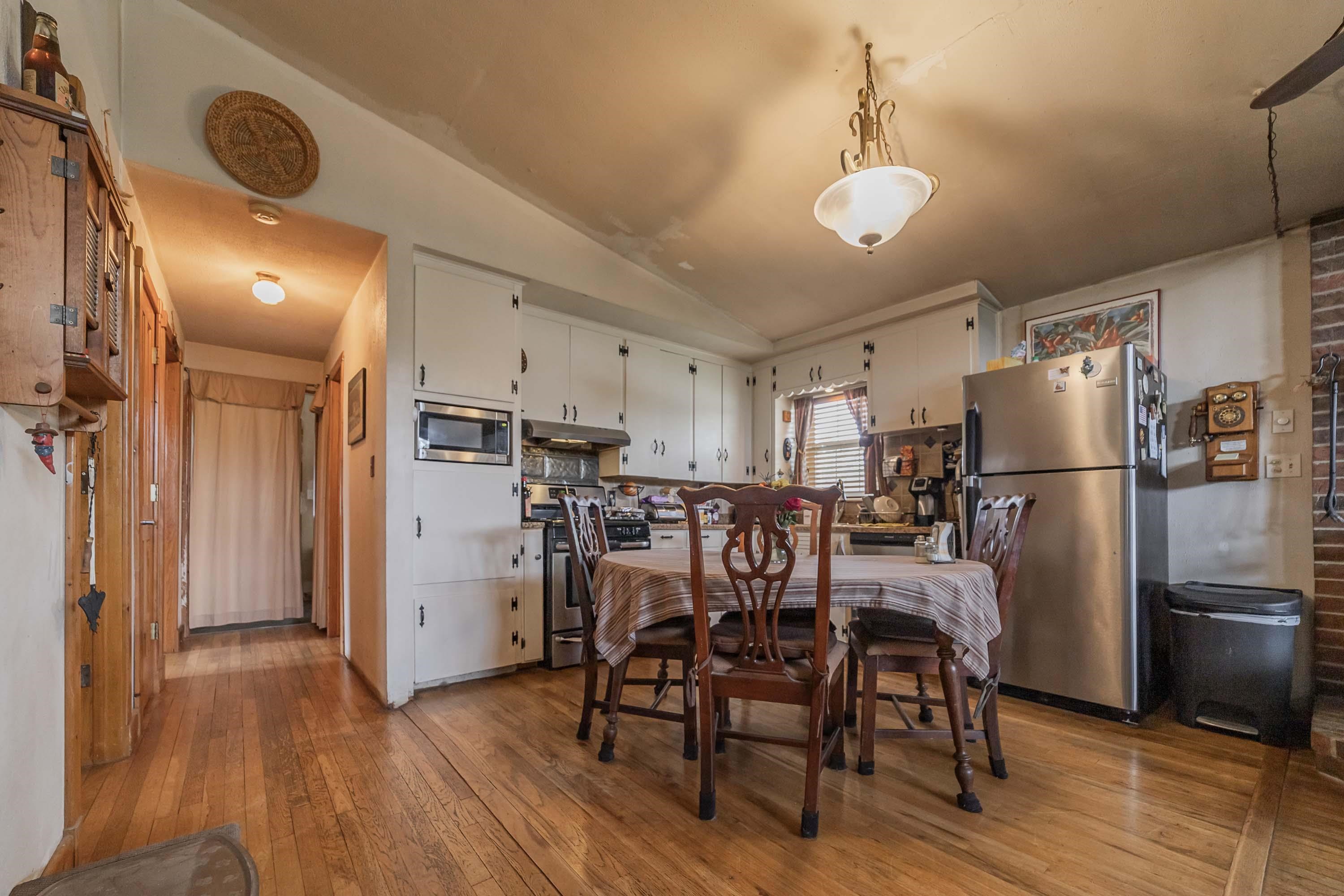 102 E Pine Street Property Photo 5