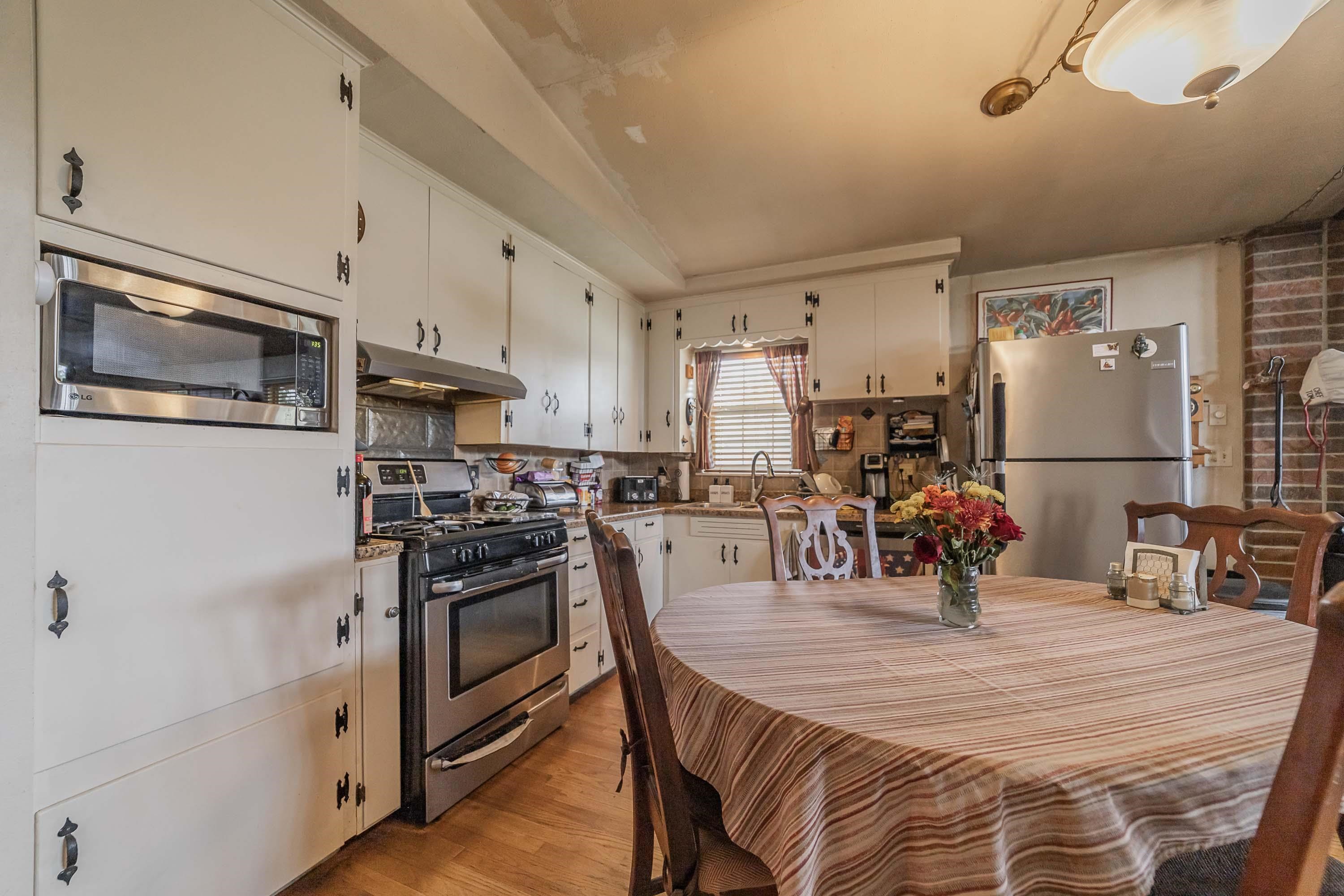 102 E Pine Street Property Photo 6