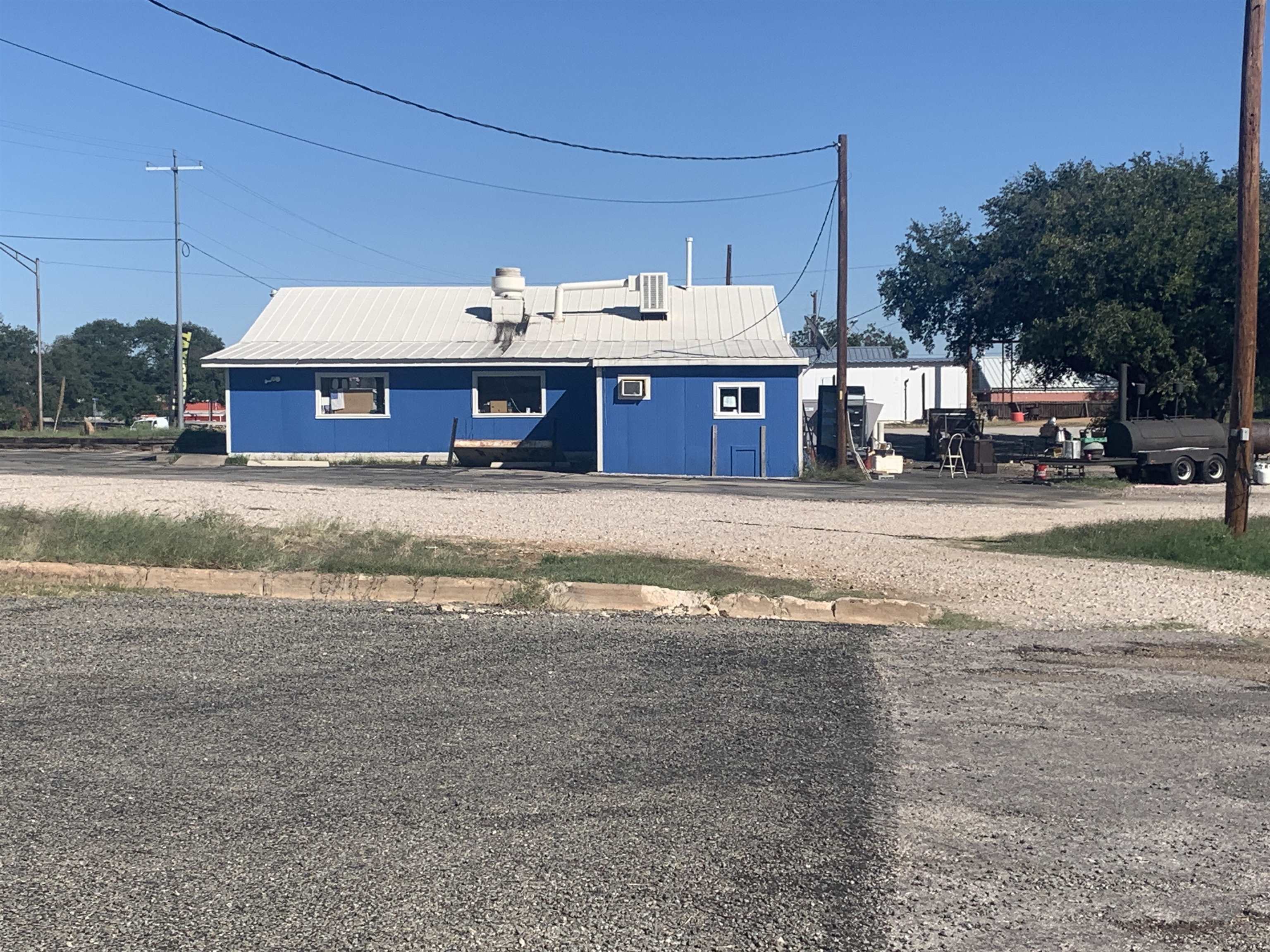 910 W Young Street Property Photo 2