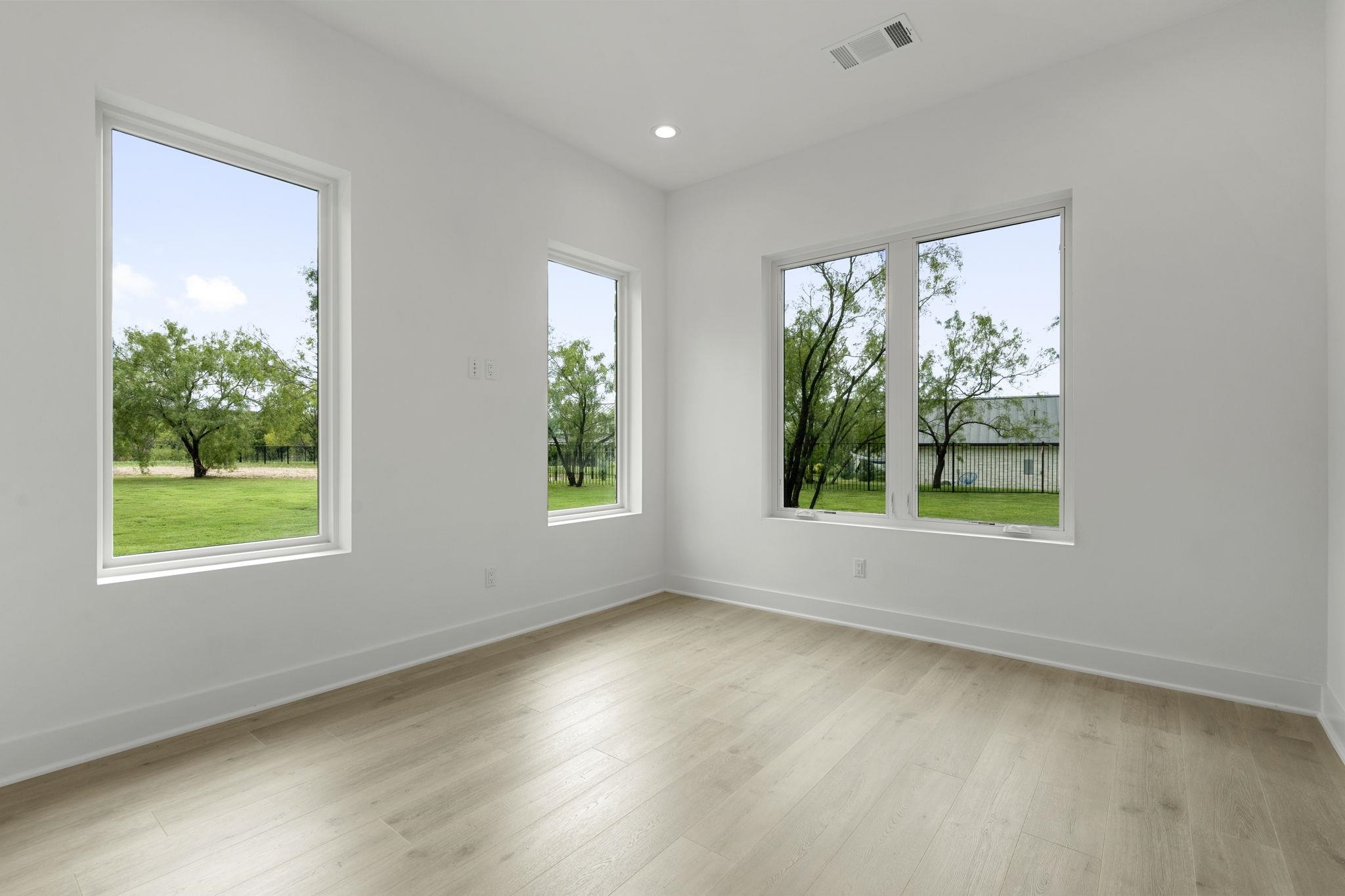 404 Paintbrush Property Photo 13