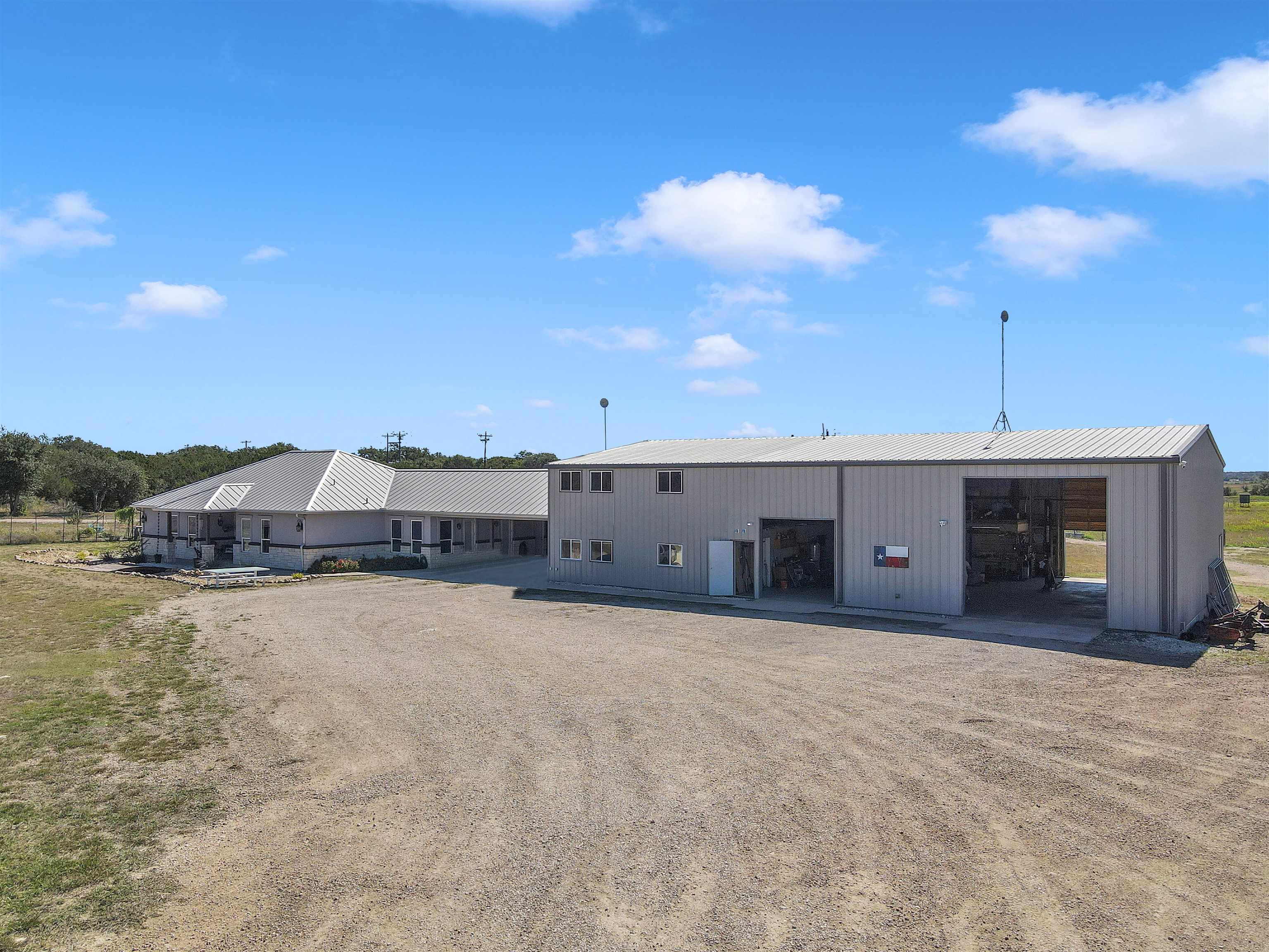 277 Lawman Trail Property Photo 4