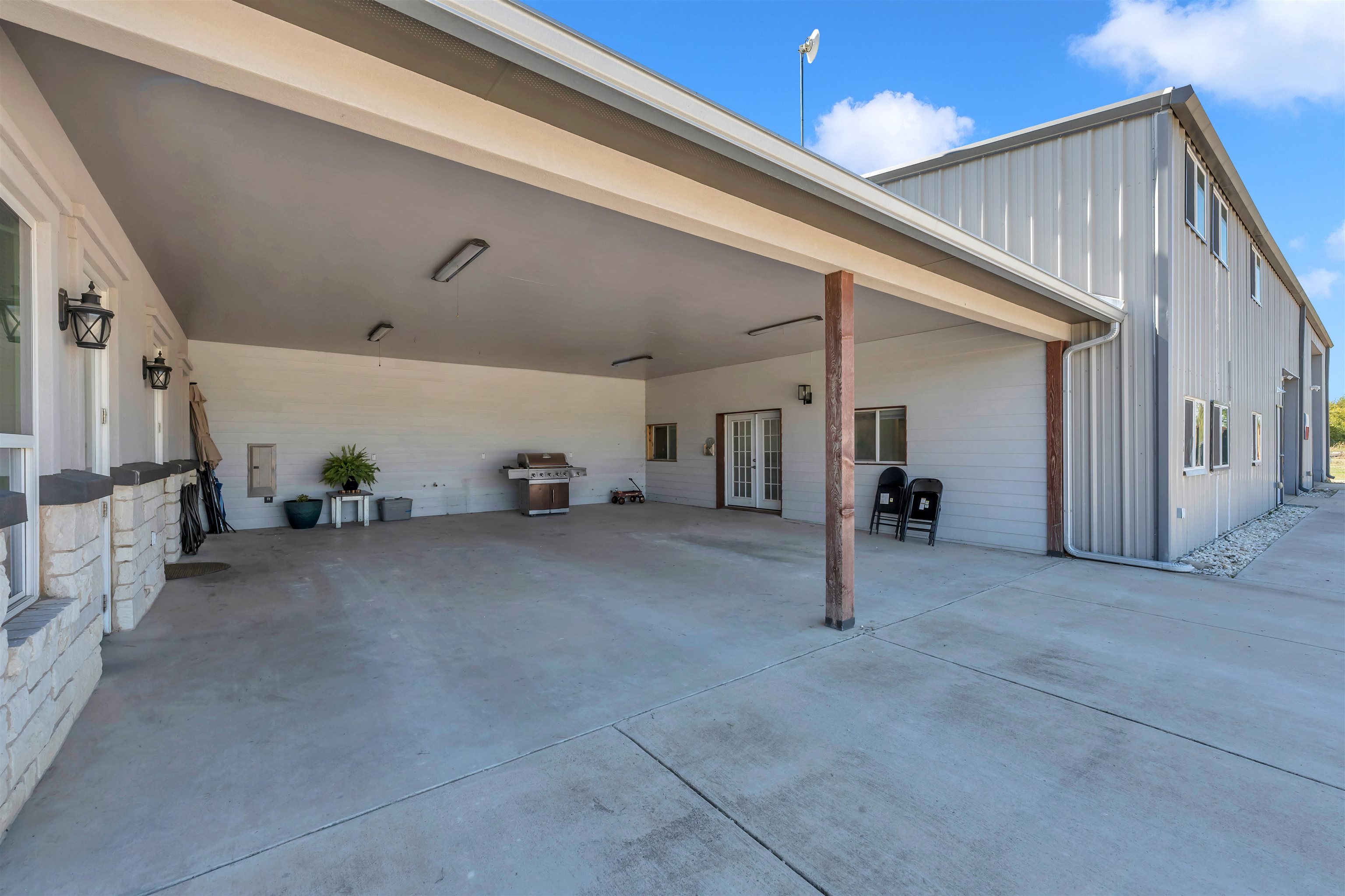 277 Lawman Trail Property Photo 5