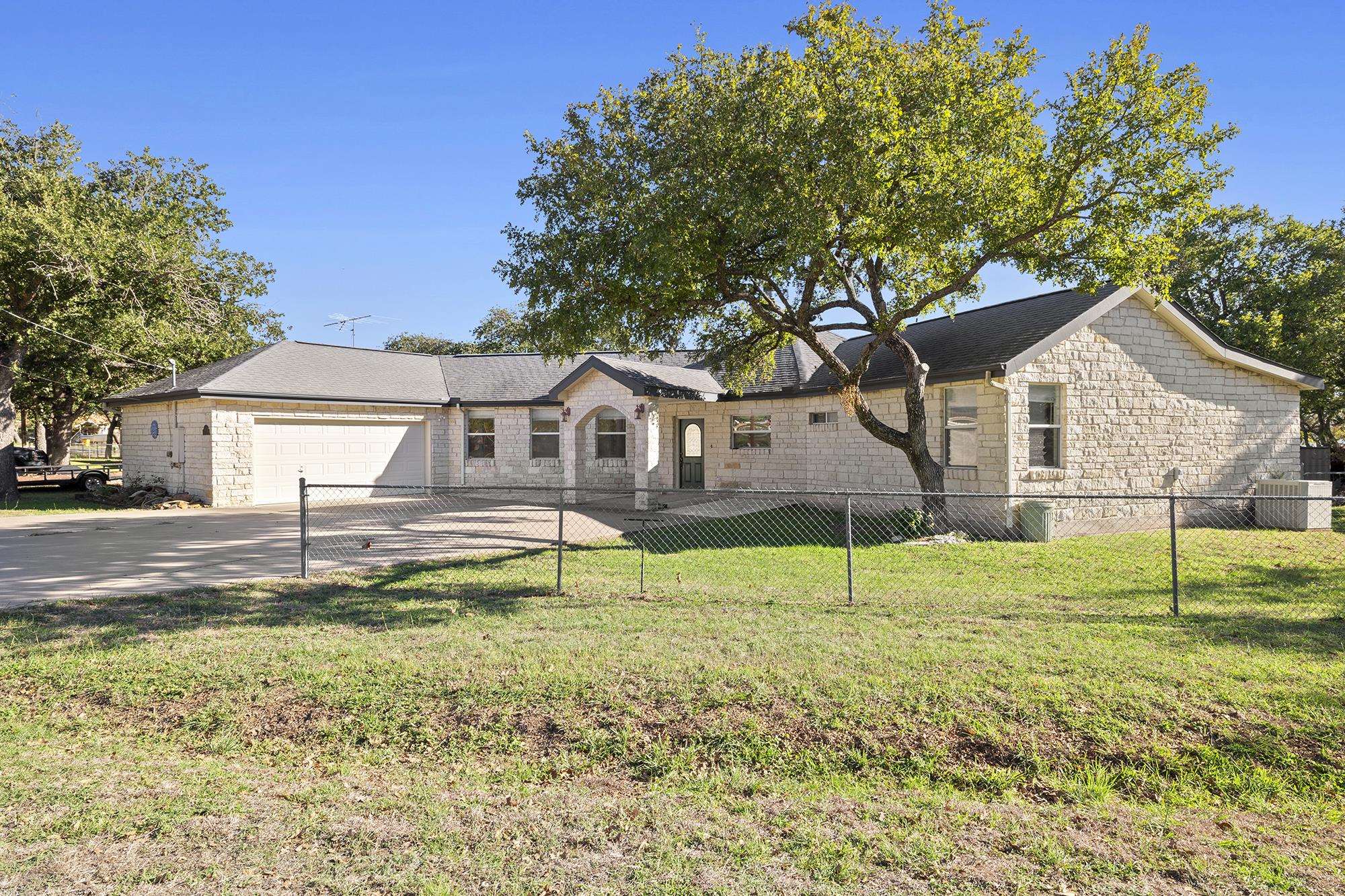 100 Agarita Drive Property Photo 2