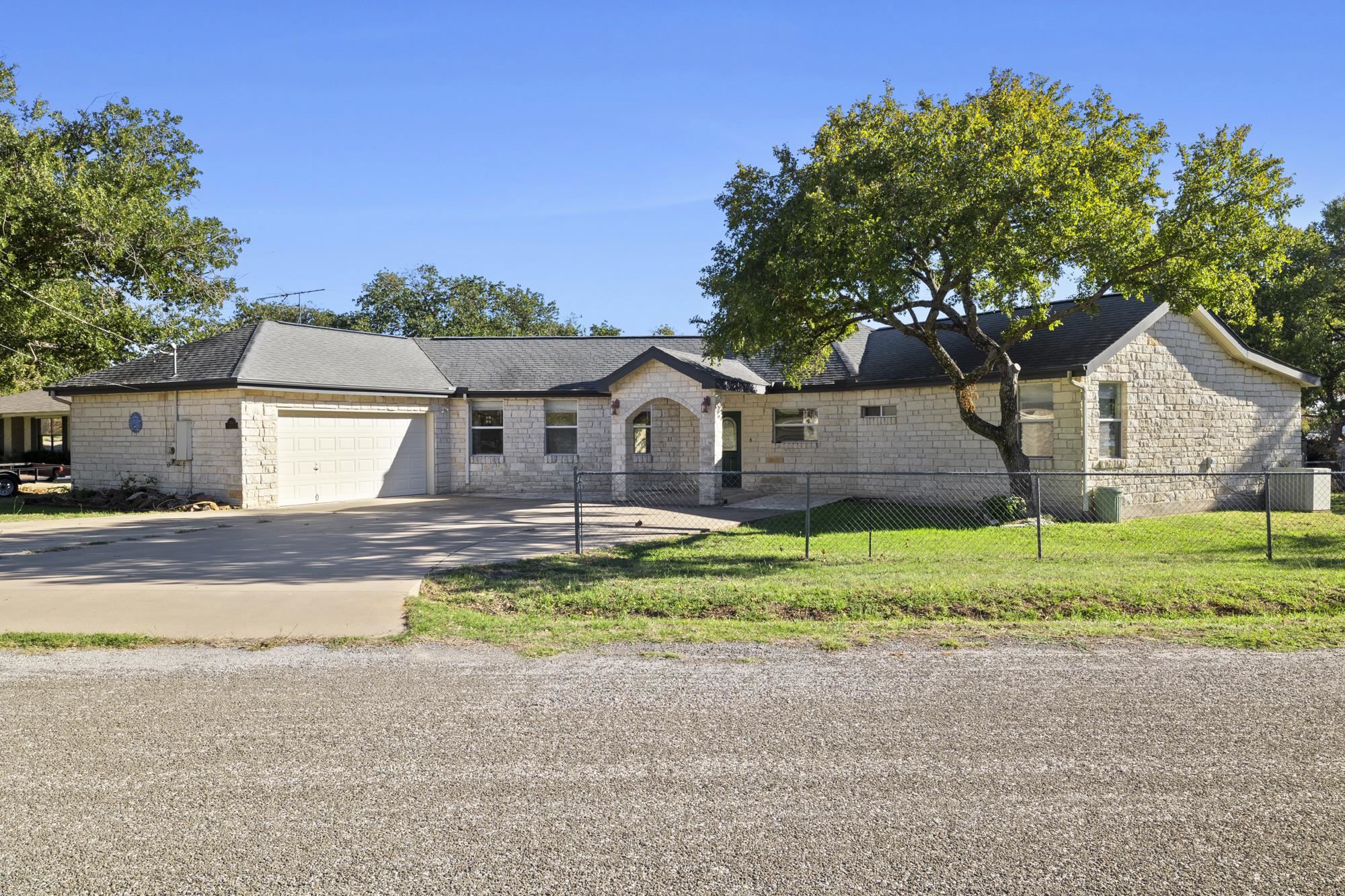 100 Agarita Drive Property Photo 3