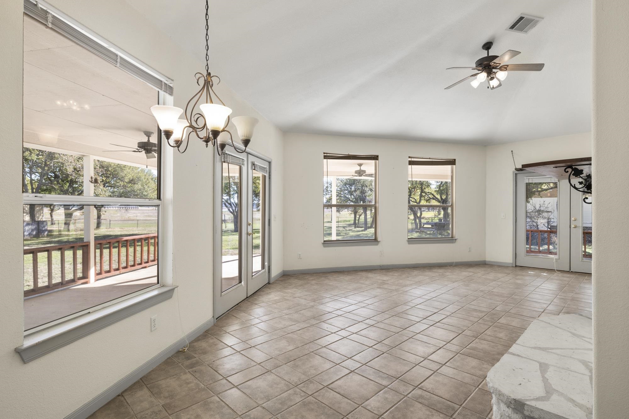 100 Agarita Drive Property Photo 5