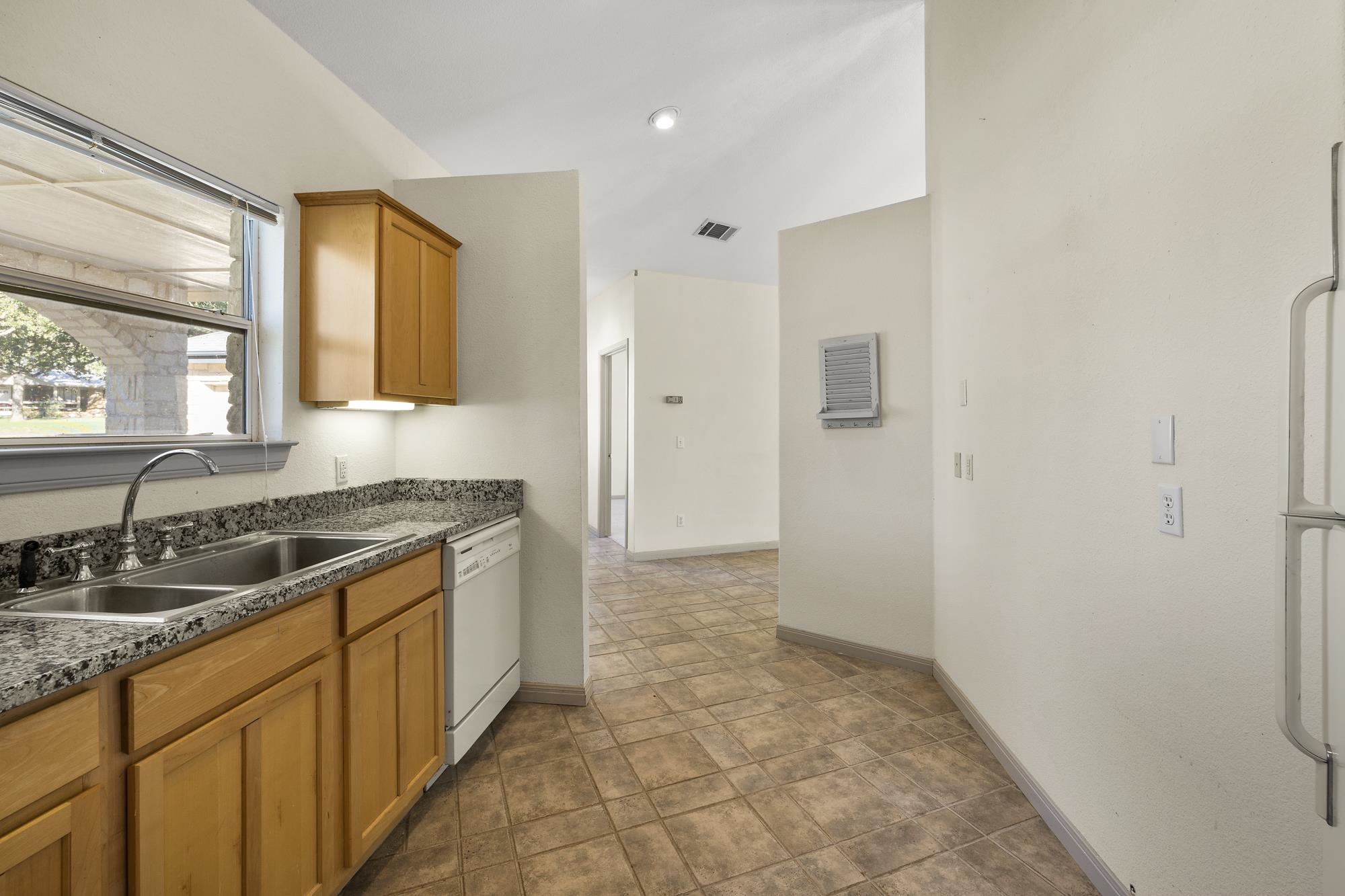 100 Agarita Drive Property Photo 9