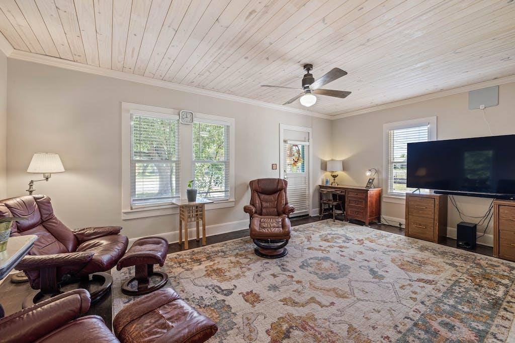 420 N Grange Property Photo 8