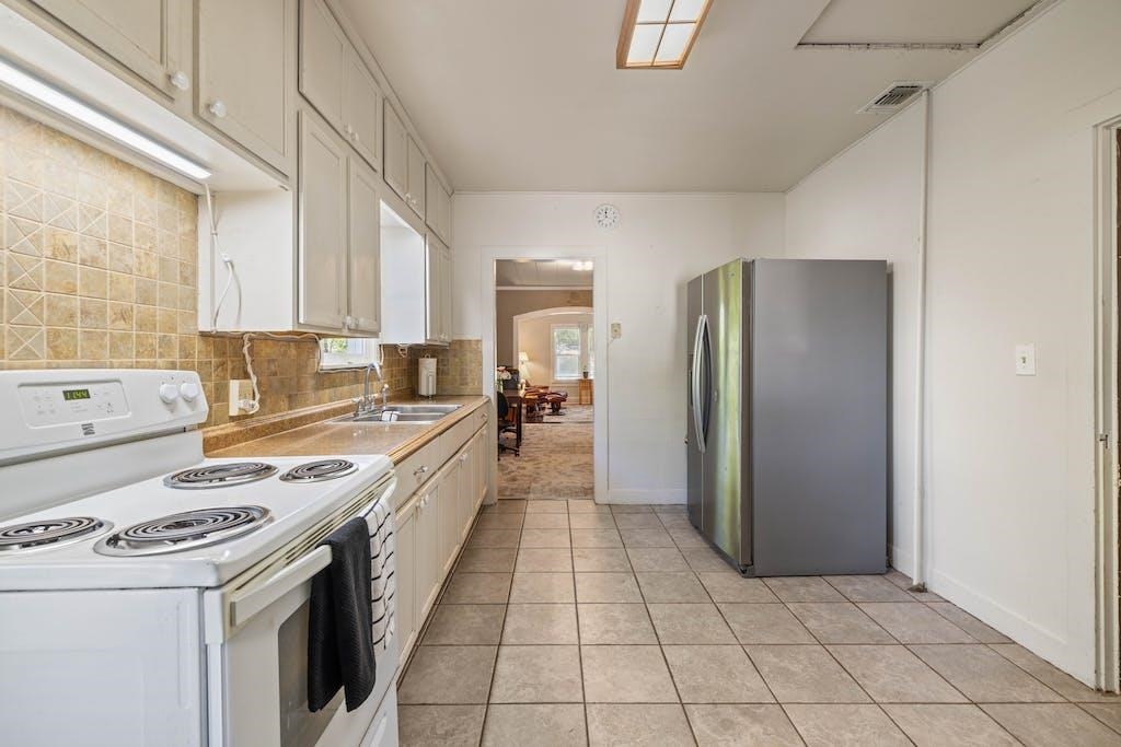 420 N Grange Property Photo 14