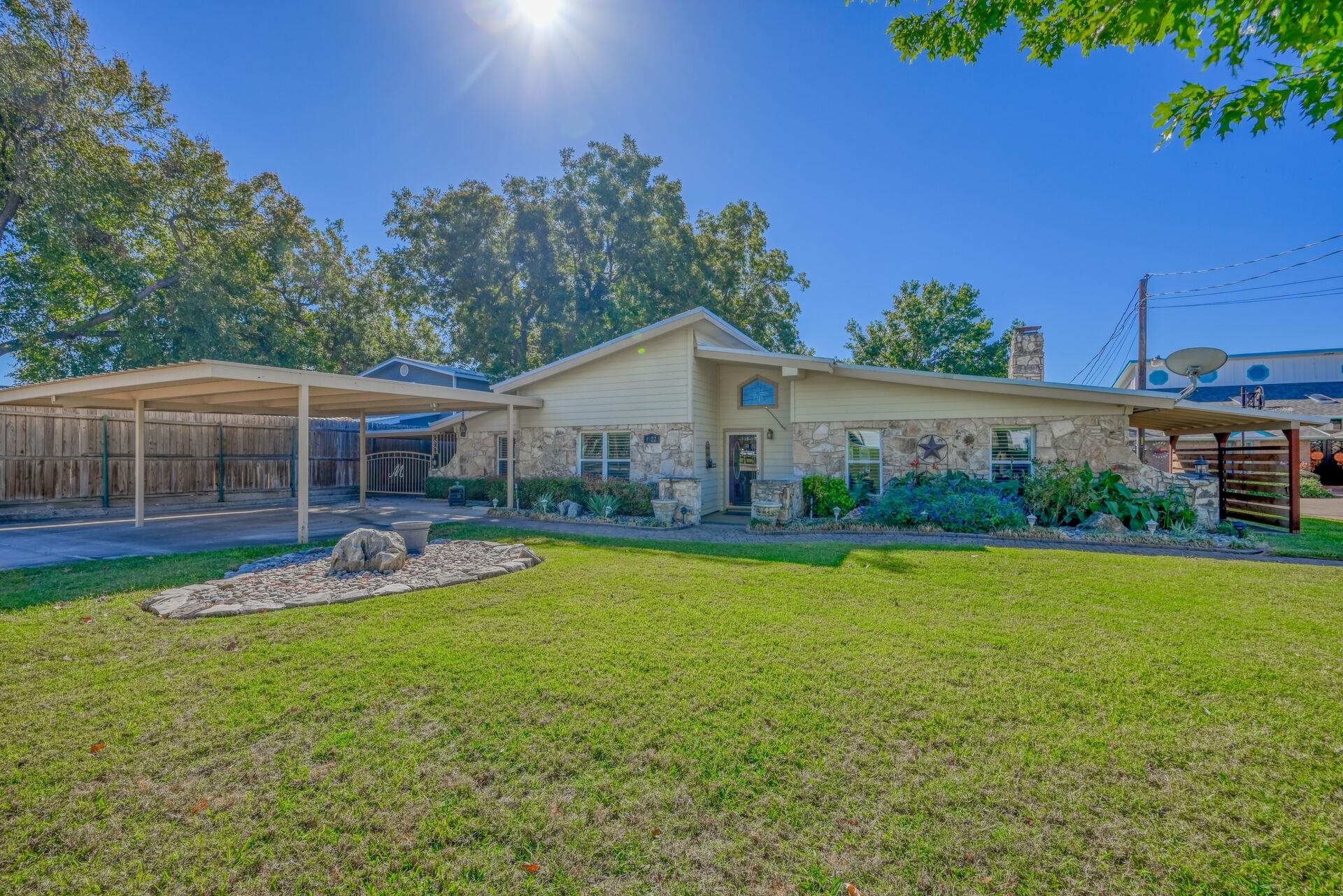 1922 Blubonnet Lane Property Photo 1