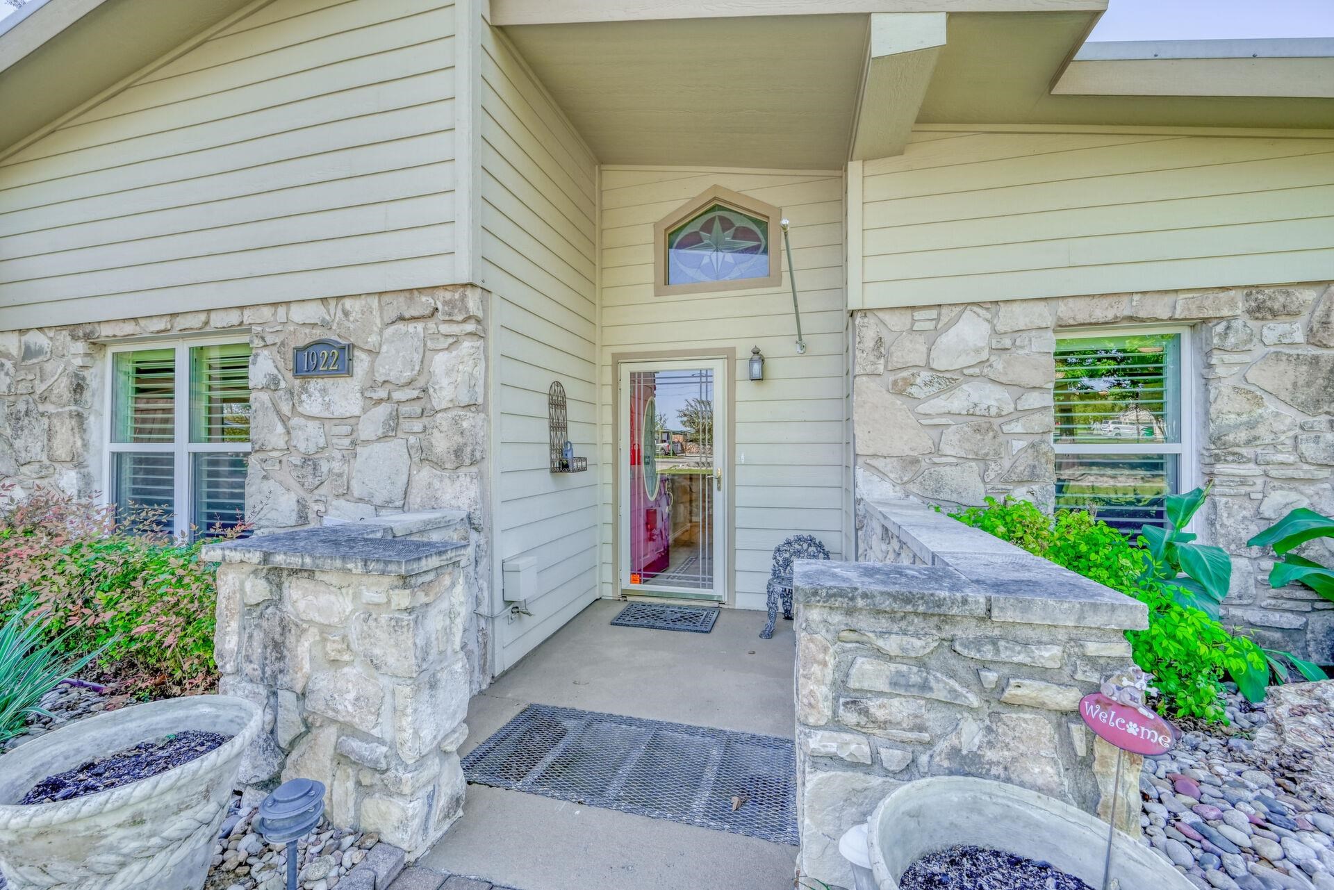 1922 Blubonnet Lane Property Photo 2