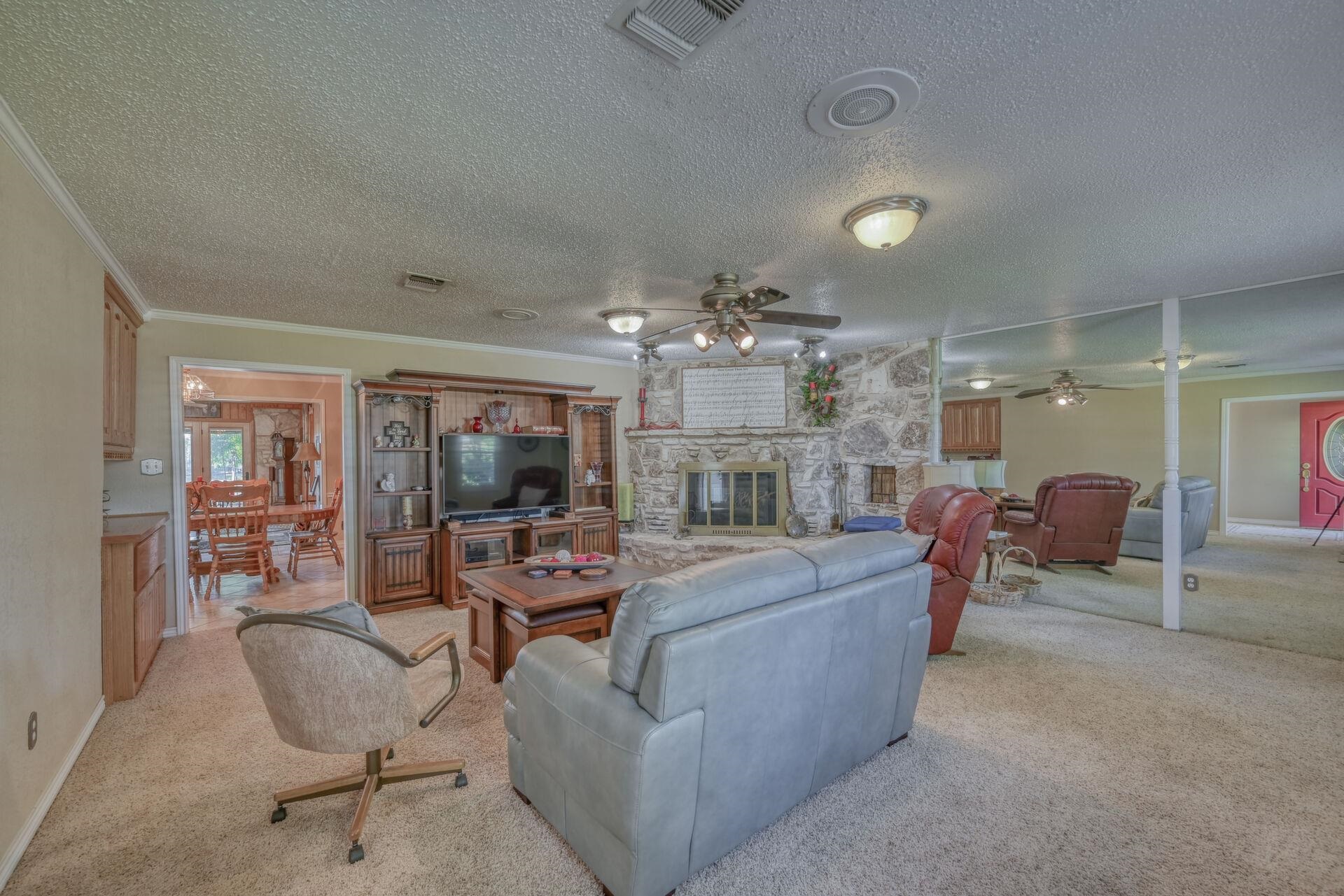 1922 Blubonnet Lane Property Photo 3