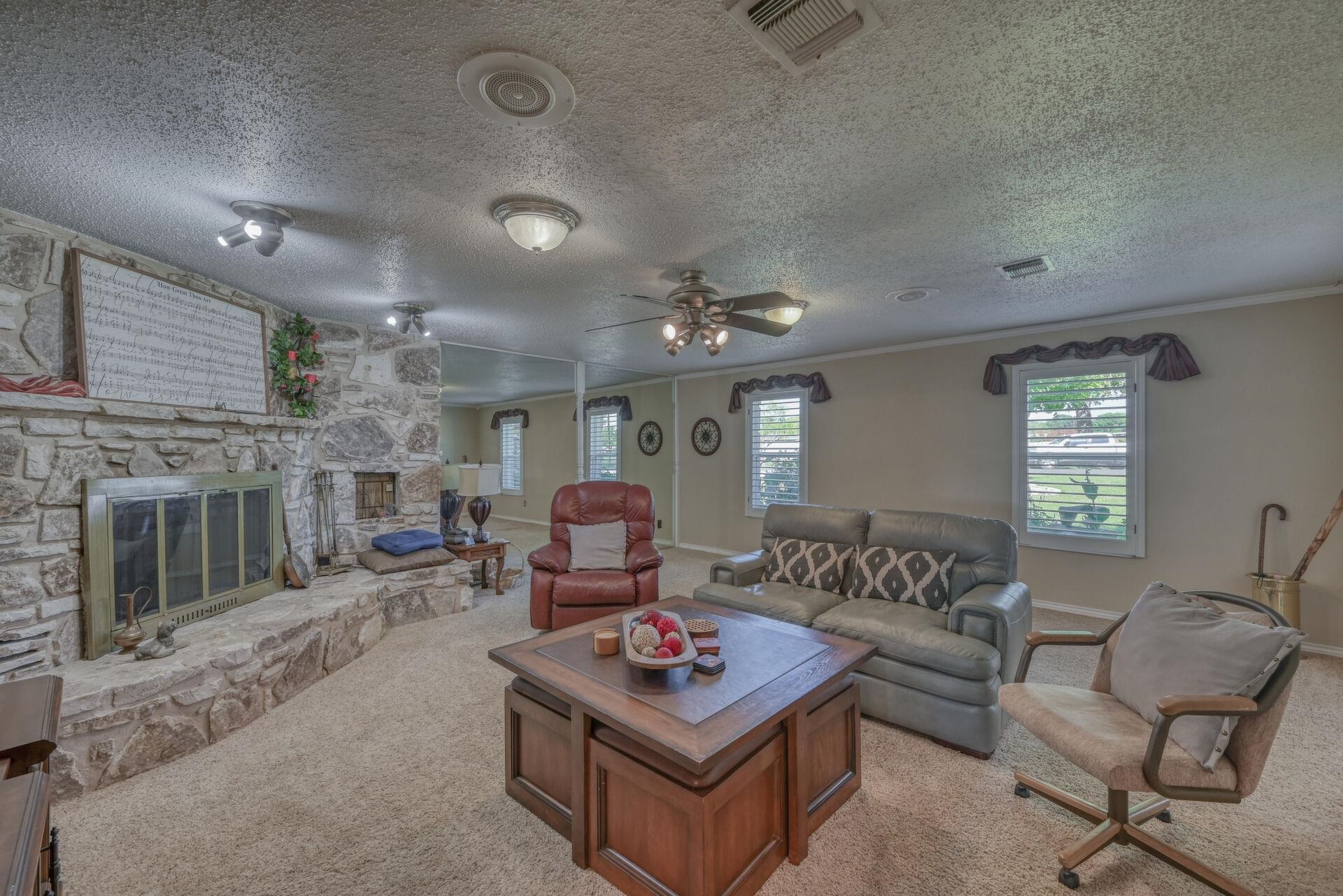 1922 Blubonnet Lane Property Photo 4