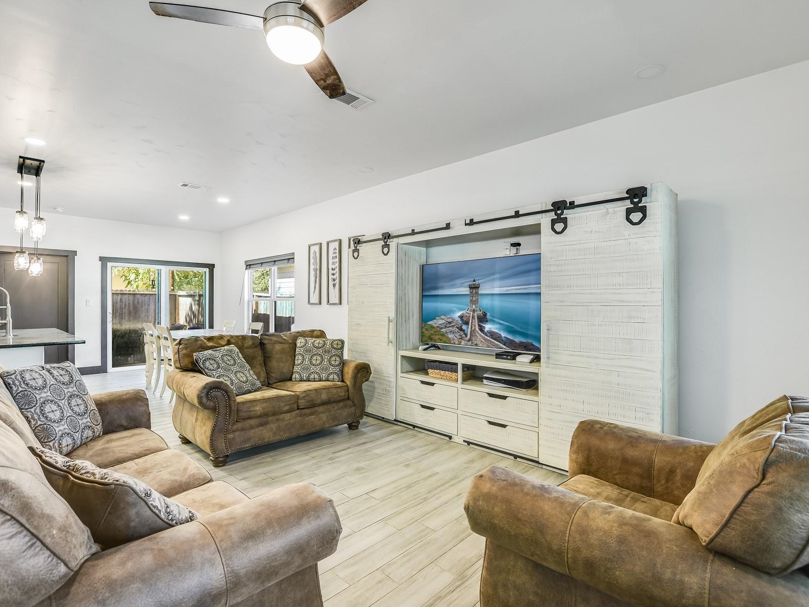 646 Cypress Property Photo 4