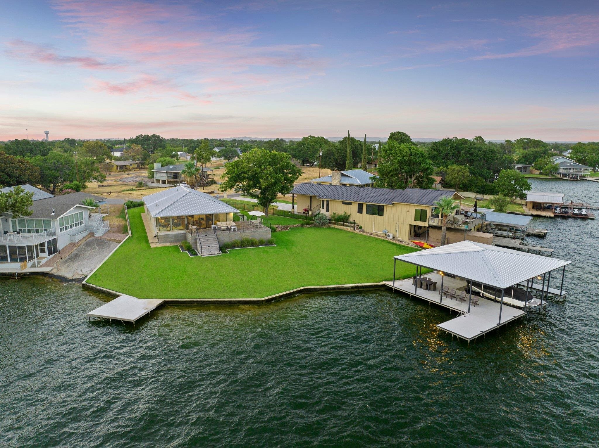527 Contour Drive Property Photo 3