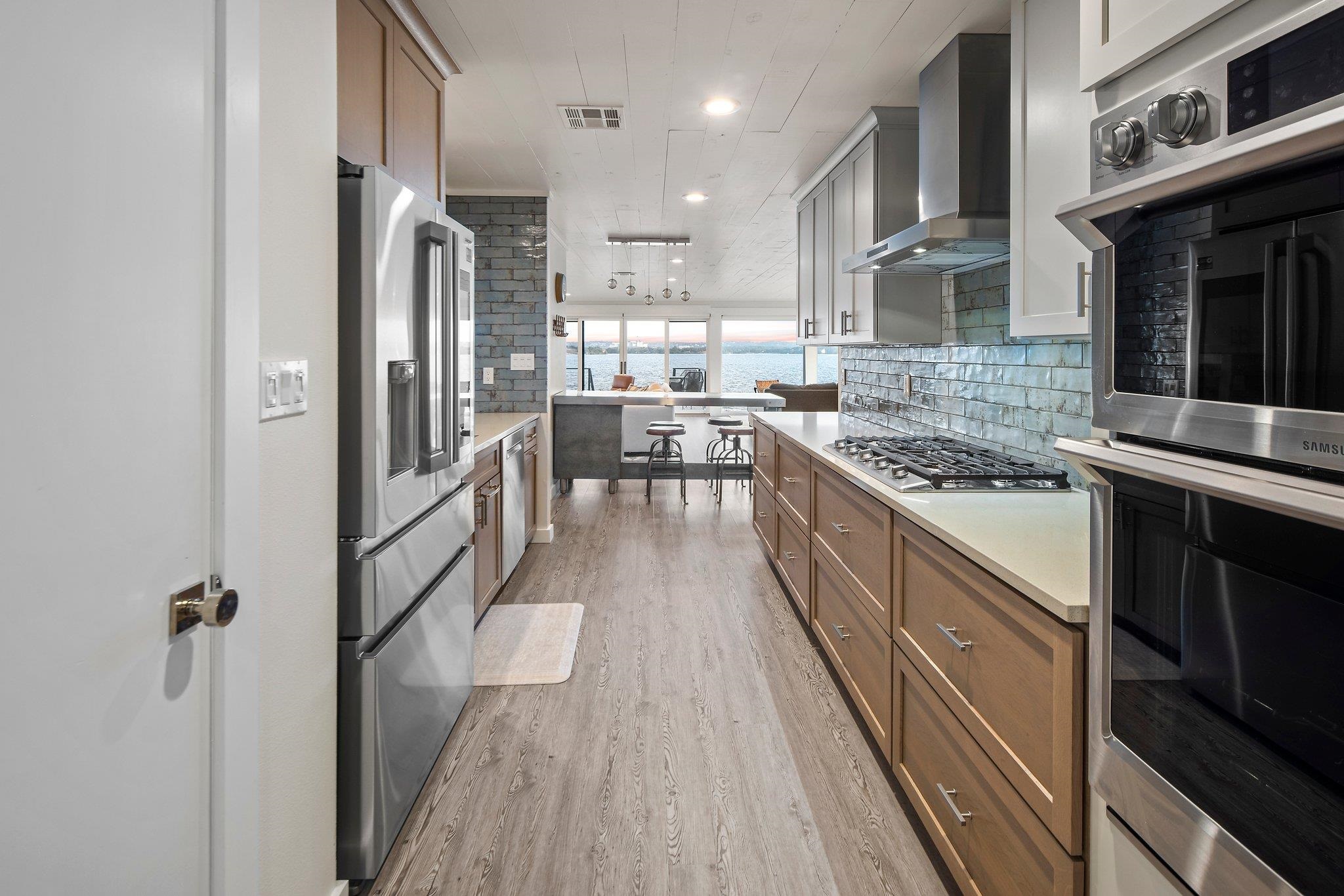 527 Contour Drive Property Photo 17