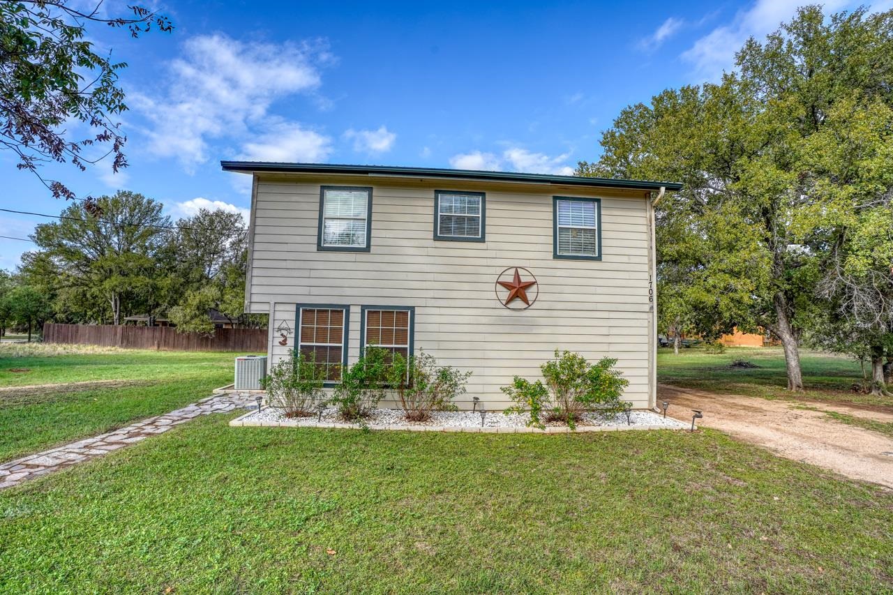 1706 Westcrest Property Photo 2