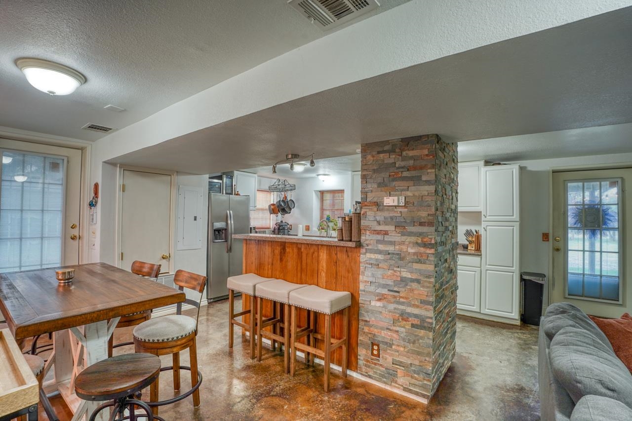 1706 Westcrest Property Photo 3