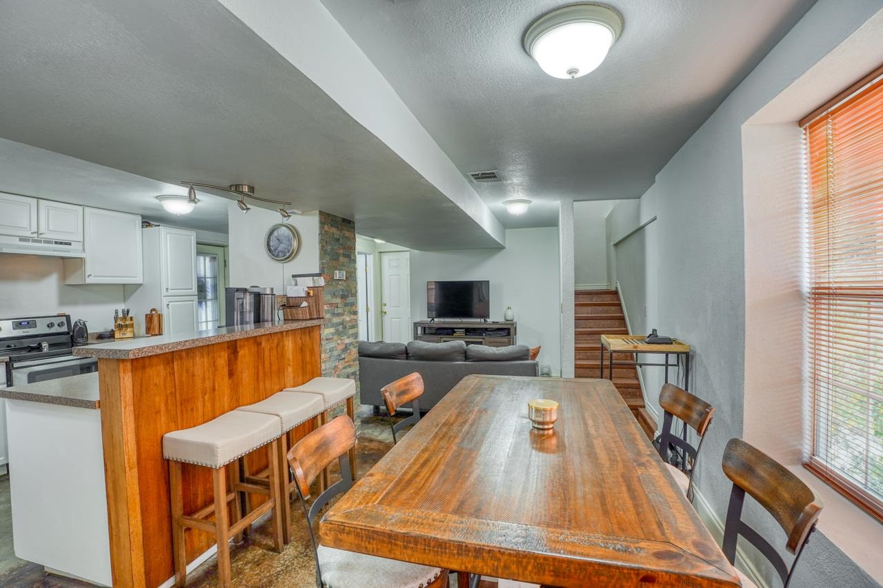 1706 Westcrest Property Photo 4