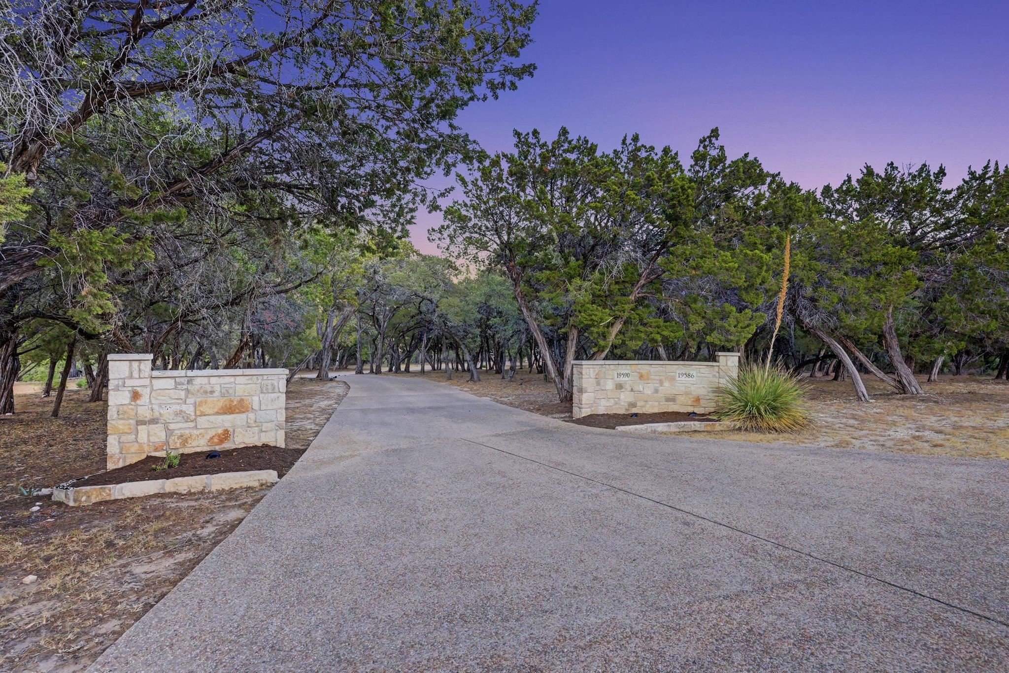 19586 Sandcastle Drive Property Photo 4