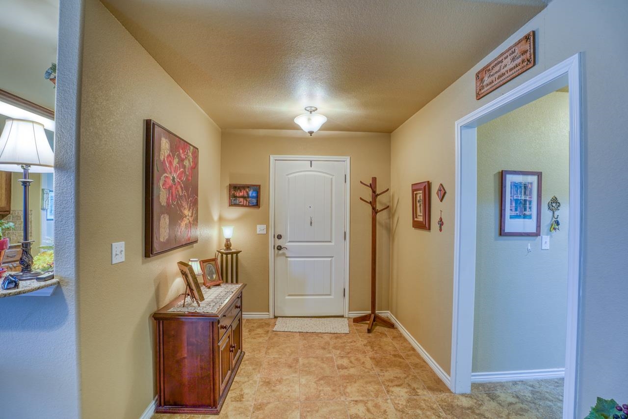 101 N Tanner Court Property Photo 2
