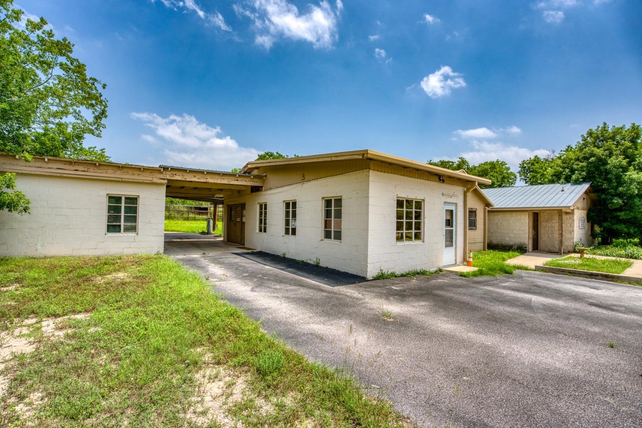 1312 N U.s. Highway 281 Highway Property Photo 7