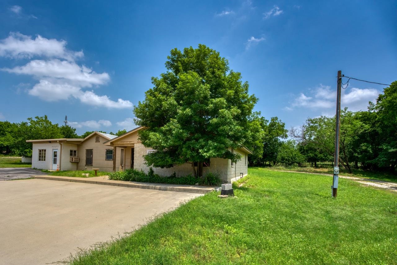 1312 N U.s. Highway 281 Highway Property Photo 8