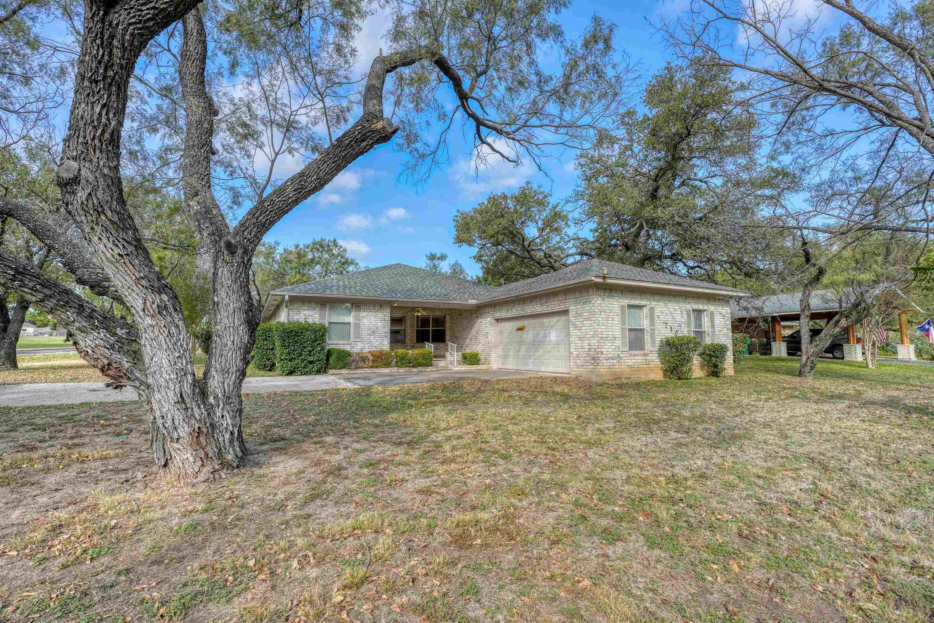 710 Highland Drive Property Photo 3
